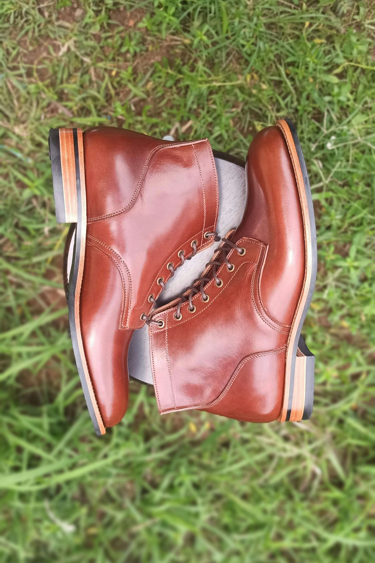 Photo by patinathunderdome on November 3, 2021 of the Midas Service Boot in Indonesian Dark Brown Pull Up.