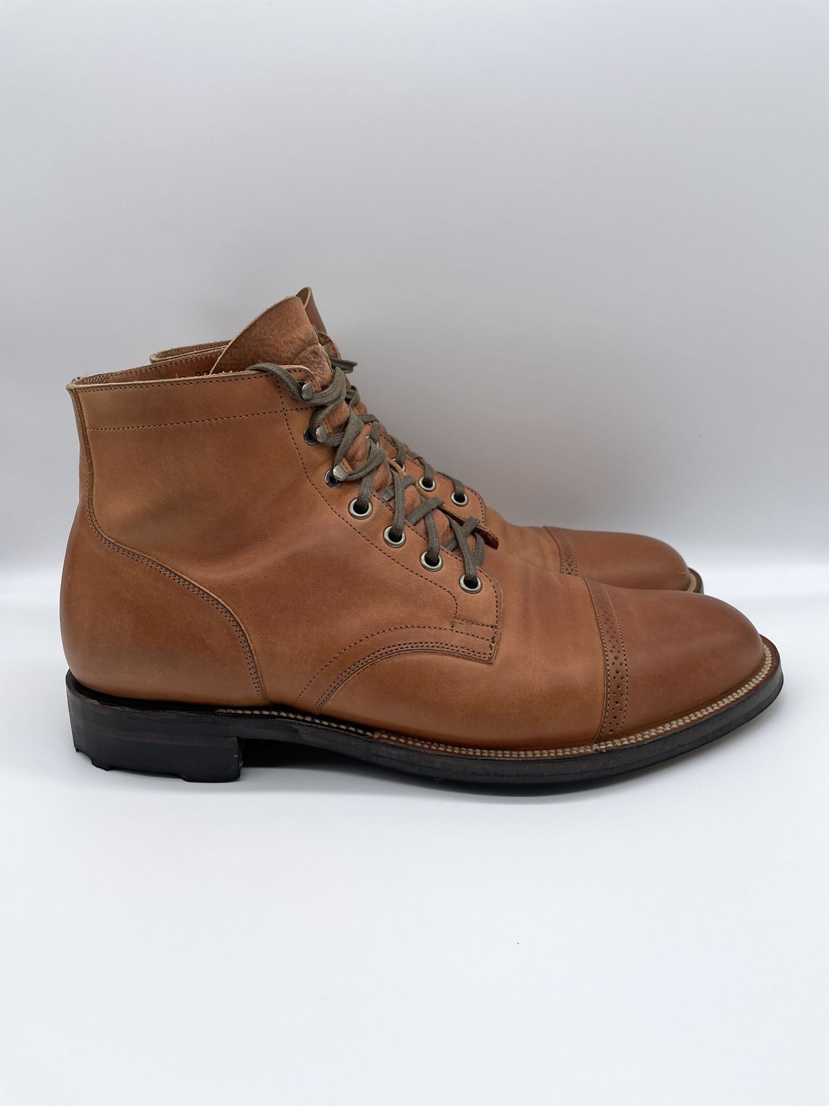 Photo by patinathunderdome on November 3, 2021 of the Viberg Service Boot in Maryam Used Cuoio Vitello Calf.