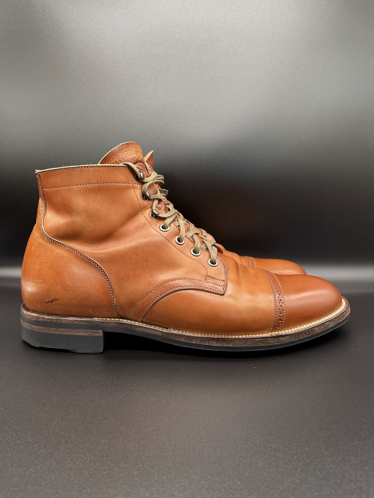 Photo by patinathunderdome on May 2, 2022 of the Viberg Service Boot in Maryam Used Cuoio Vitello Calf.