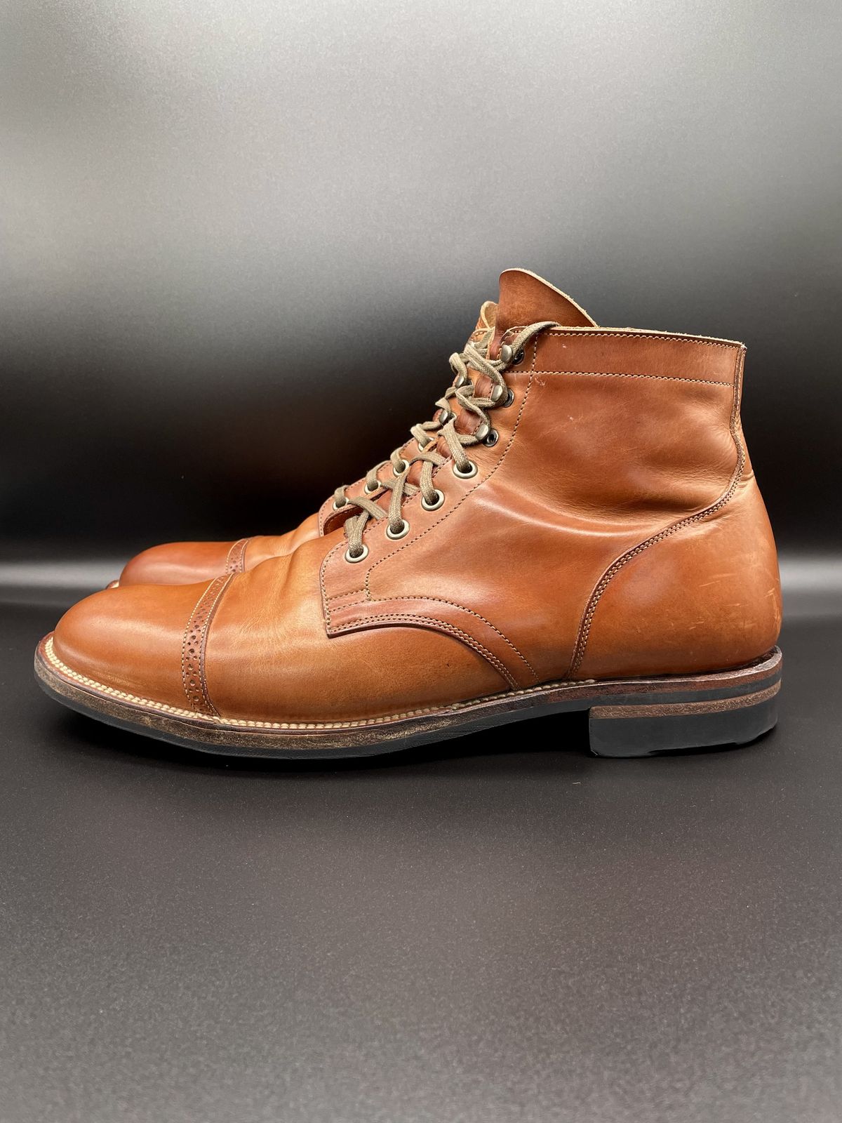 Photo by patinathunderdome on May 2, 2022 of the Viberg Service Boot in Maryam Used Cuoio Vitello Calf.