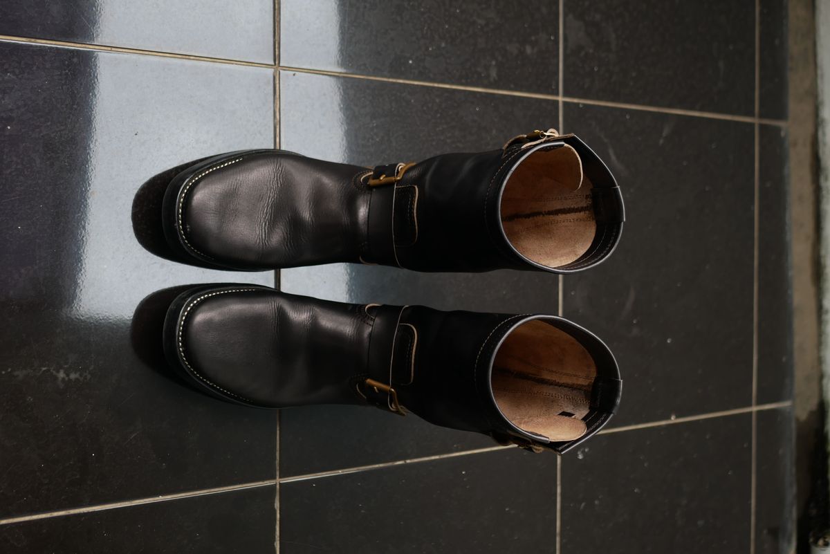 Photo by patinathunderdome on December 4, 2021 of the Benzein The Keeper 'Type 2' Engineer Boot in Indonesian Rose Black Pull Up.
