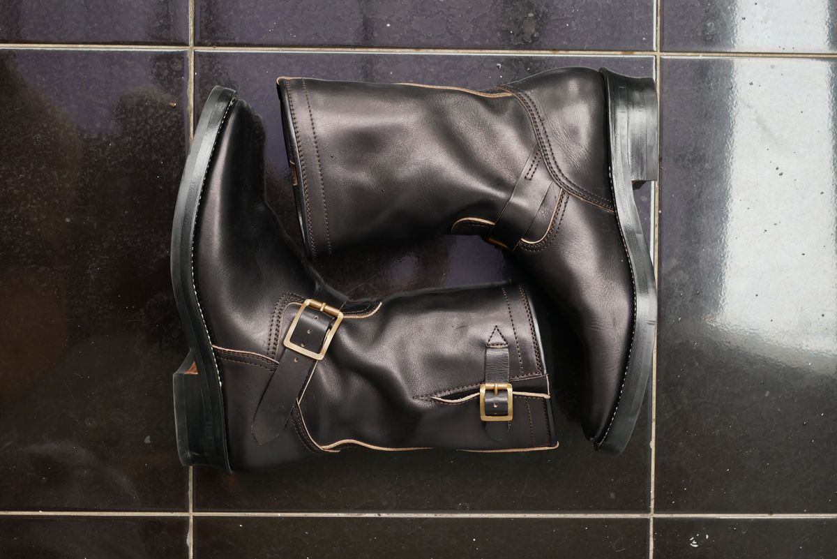 Photo by patinathunderdome on December 4, 2021 of the Benzein The Keeper 'Type 2' Engineer Boot in Indonesian Rose Black Pull Up.