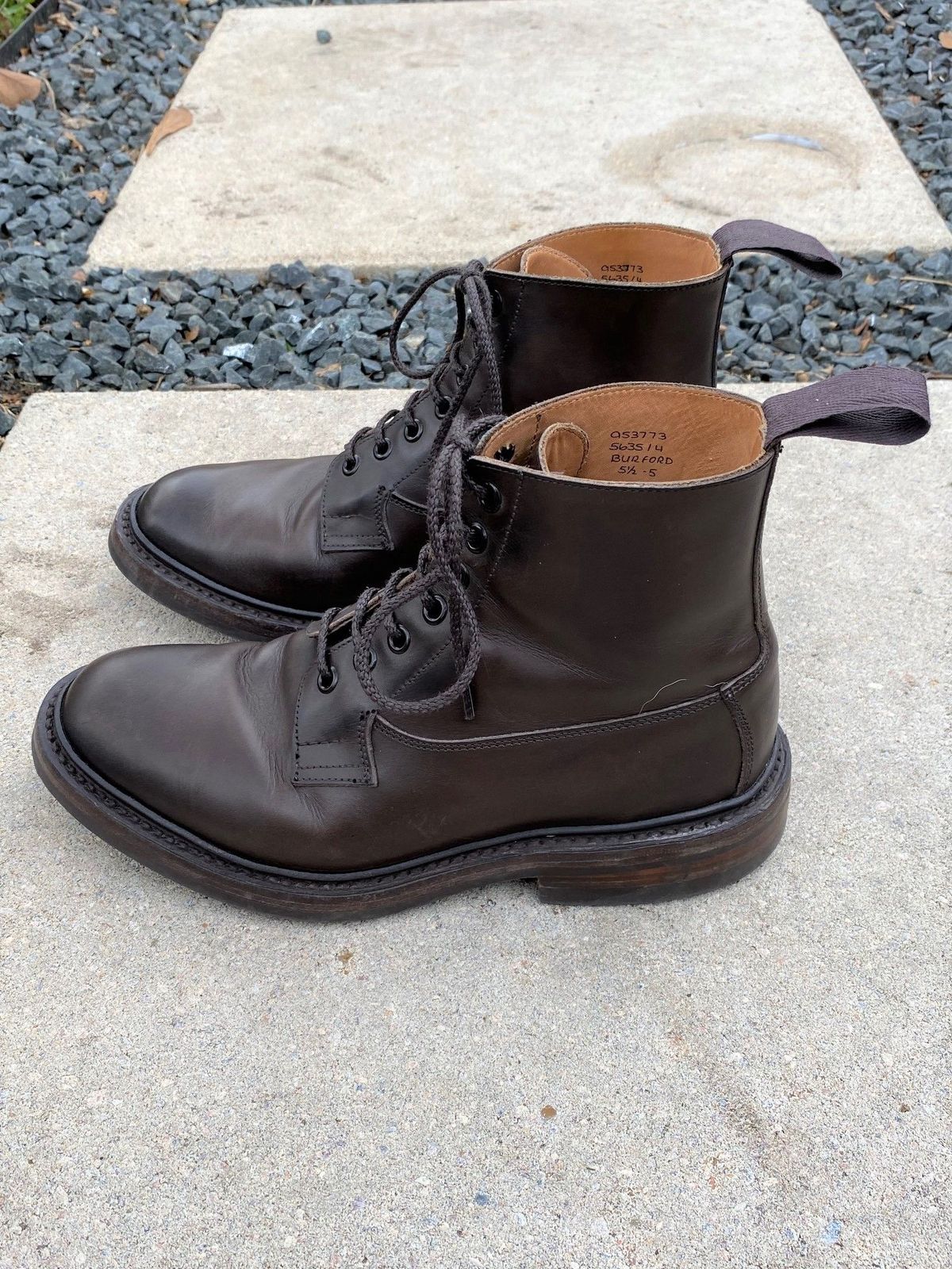 Photo by patinathunderdome on December 5, 2021 of the Tricker's Burford Plain Derby Boot in Espresso Burnished Calf.