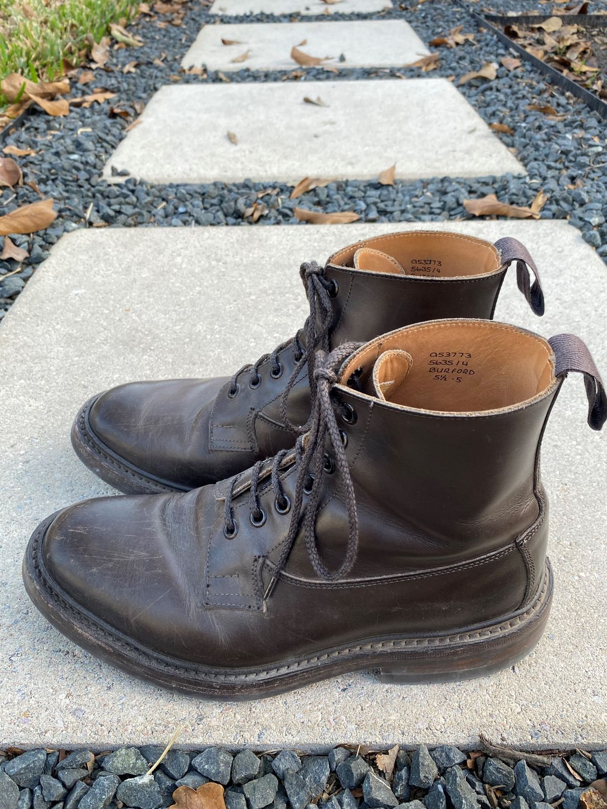 Photo by patinathunderdome on January 1, 2022 of the Tricker's Burford Plain Derby Boot in Espresso Burnished Calf.