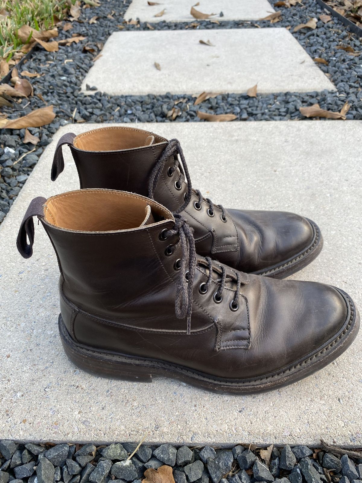 Photo by patinathunderdome on January 1, 2022 of the Tricker's Burford Plain Derby Boot in Espresso Burnished Calf.