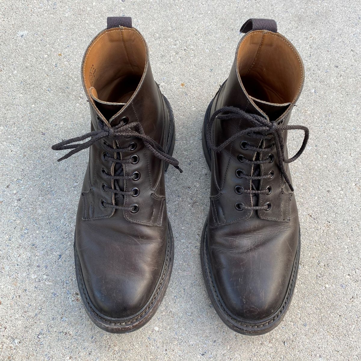 Photo by patinathunderdome on January 1, 2022 of the Tricker's Burford Plain Derby Boot in Espresso Burnished Calf.