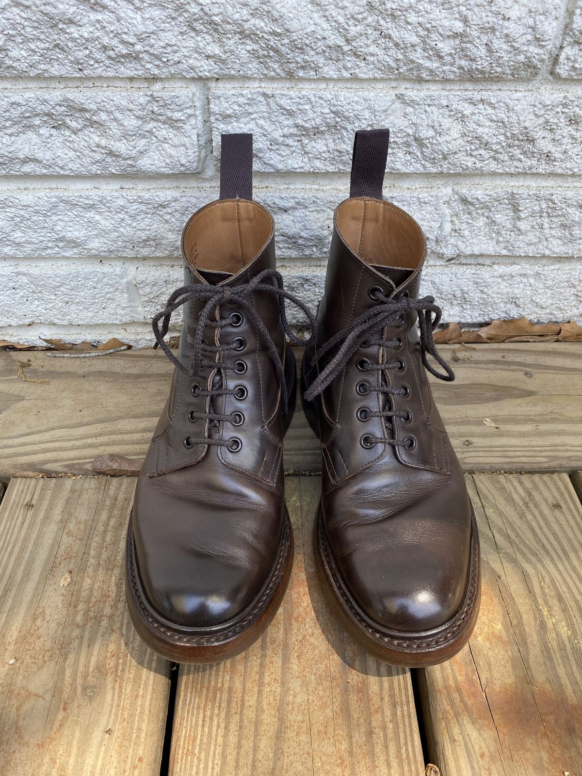 Photo by patinathunderdome on April 1, 2022 of the Tricker's Burford Plain Derby Boot in Espresso Burnished Calf.