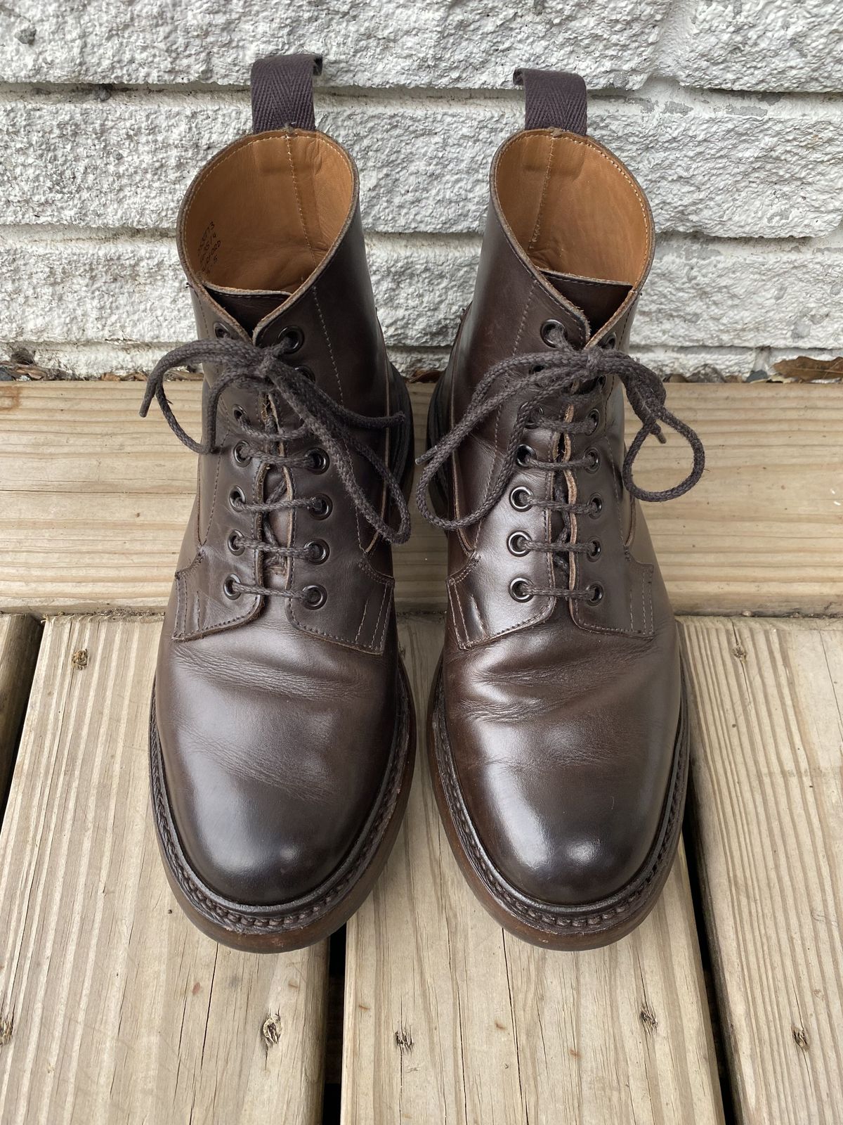 Photo by patinathunderdome on May 5, 2022 of the Tricker's Burford Plain Derby Boot in Espresso Burnished Calf.