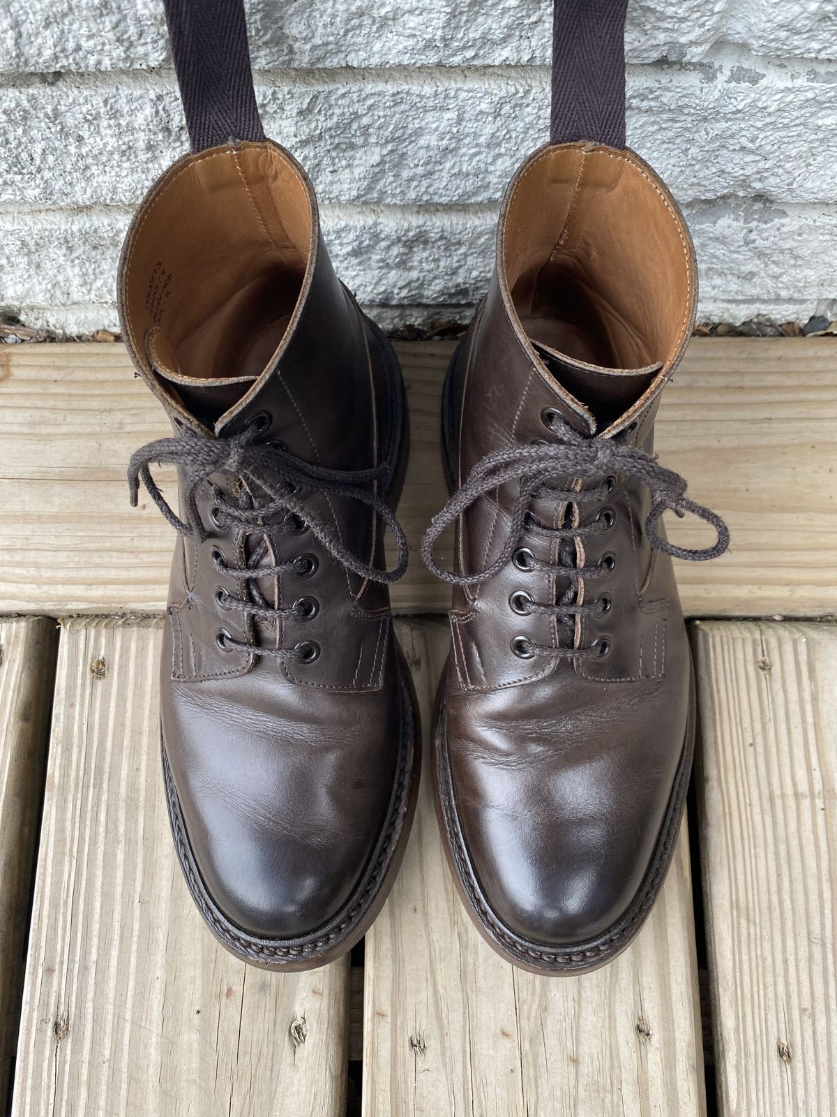 Photo by patinathunderdome on May 5, 2022 of the Tricker's Burford Plain Derby Boot in Espresso Burnished Calf.