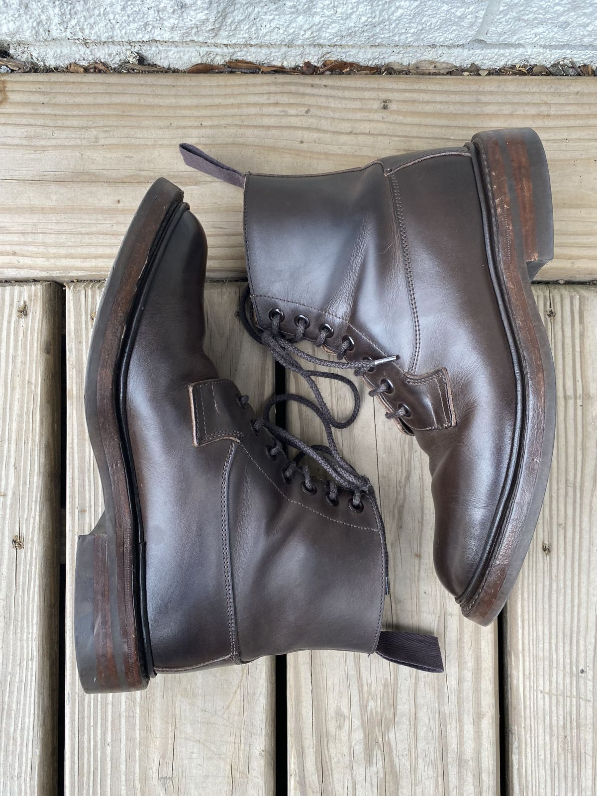 Photo by patinathunderdome on May 5, 2022 of the Tricker's Burford Plain Derby Boot in Espresso Burnished Calf.