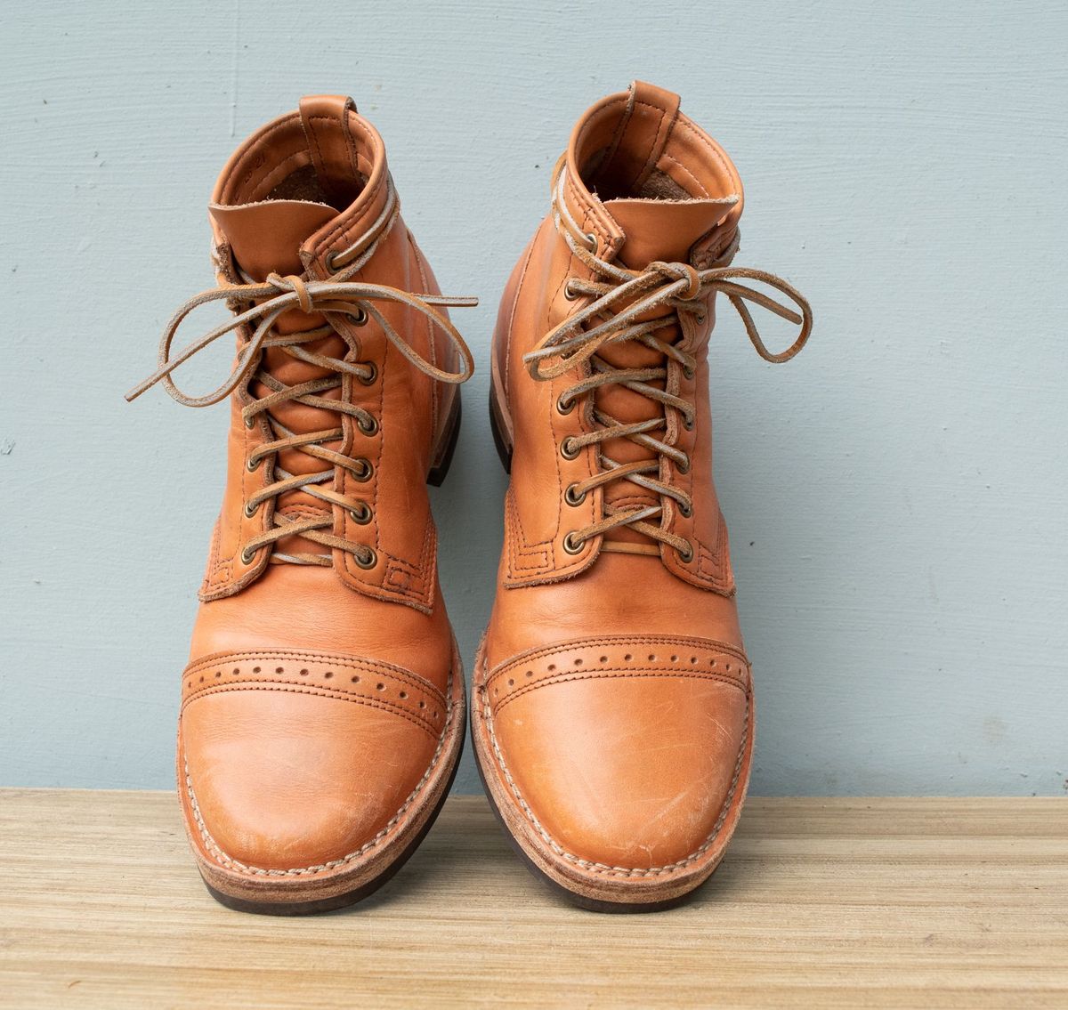 Photo by patinathunderdome on November 3, 2021 of the Wesco Hendrik in Horween Natural Essex.