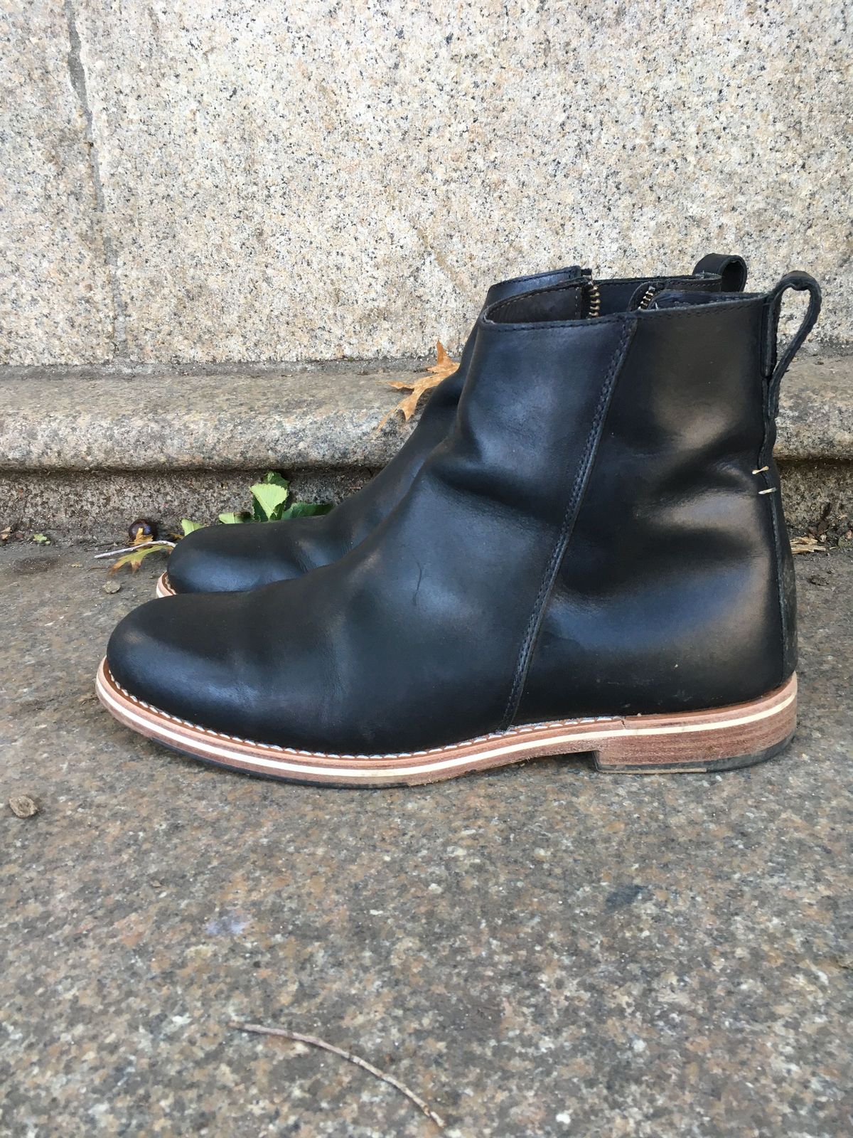 Photo by patinathunderdome on November 1, 2021 of the HELM Boots The Pablo in B' Leather Black Balthazar.