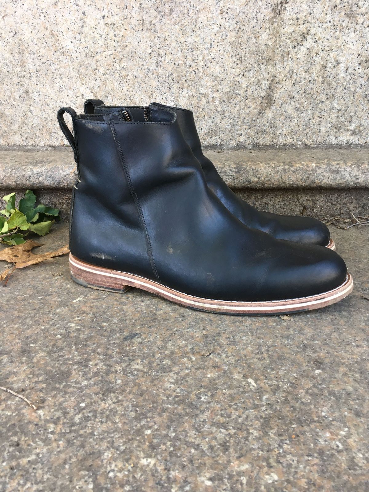 Photo by patinathunderdome on November 1, 2021 of the HELM Boots The Pablo in B' Leather Black Balthazar.