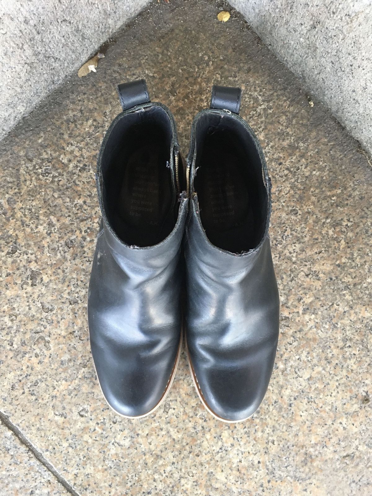 Photo by patinathunderdome on November 1, 2021 of the HELM Boots The Pablo in B' Leather Black Balthazar.