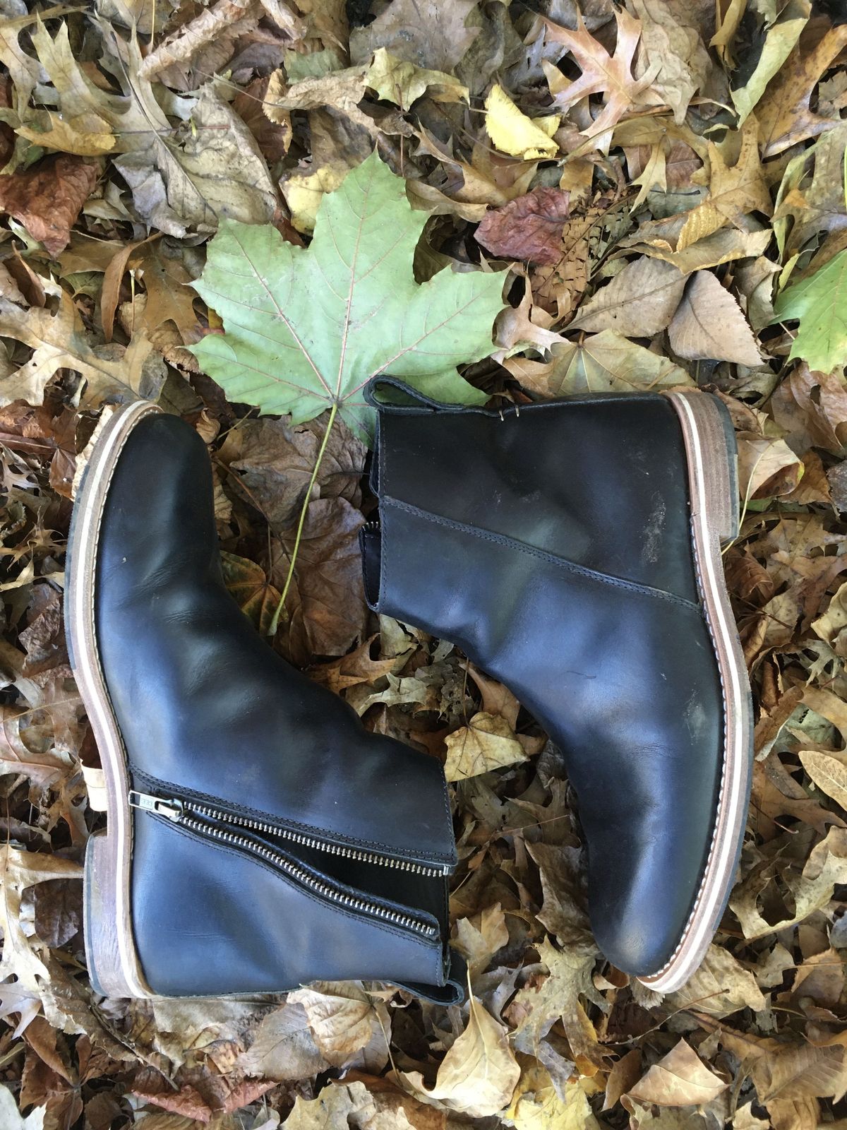 Photo by patinathunderdome on November 1, 2021 of the HELM Boots The Pablo in B' Leather Black Balthazar.
