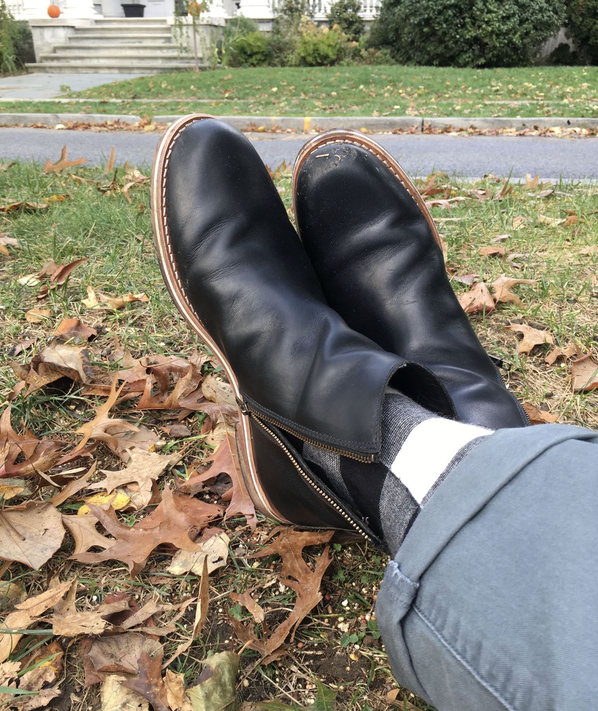 Photo by patinathunderdome on November 1, 2021 of the HELM Boots The Pablo in B' Leather Black Balthazar.