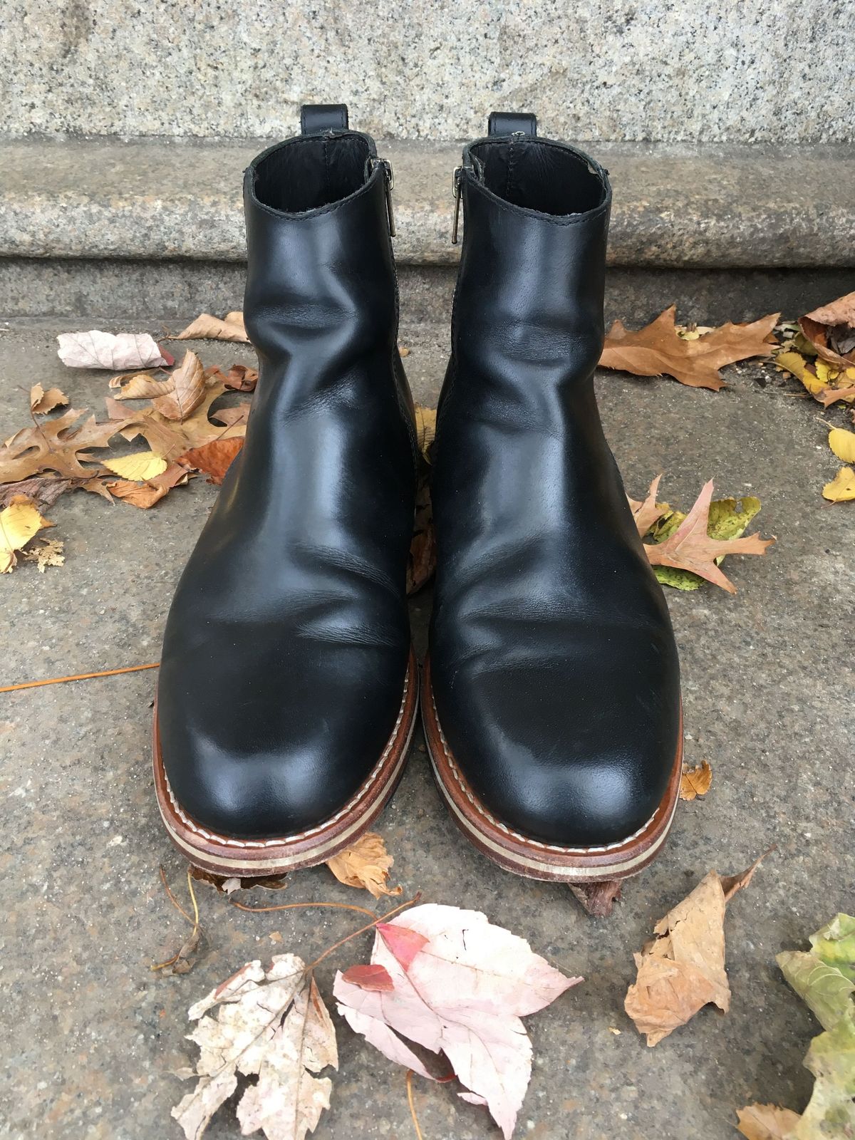 Photo by patinathunderdome on December 1, 2021 of the HELM Boots The Pablo in B' Leather Black Balthazar.