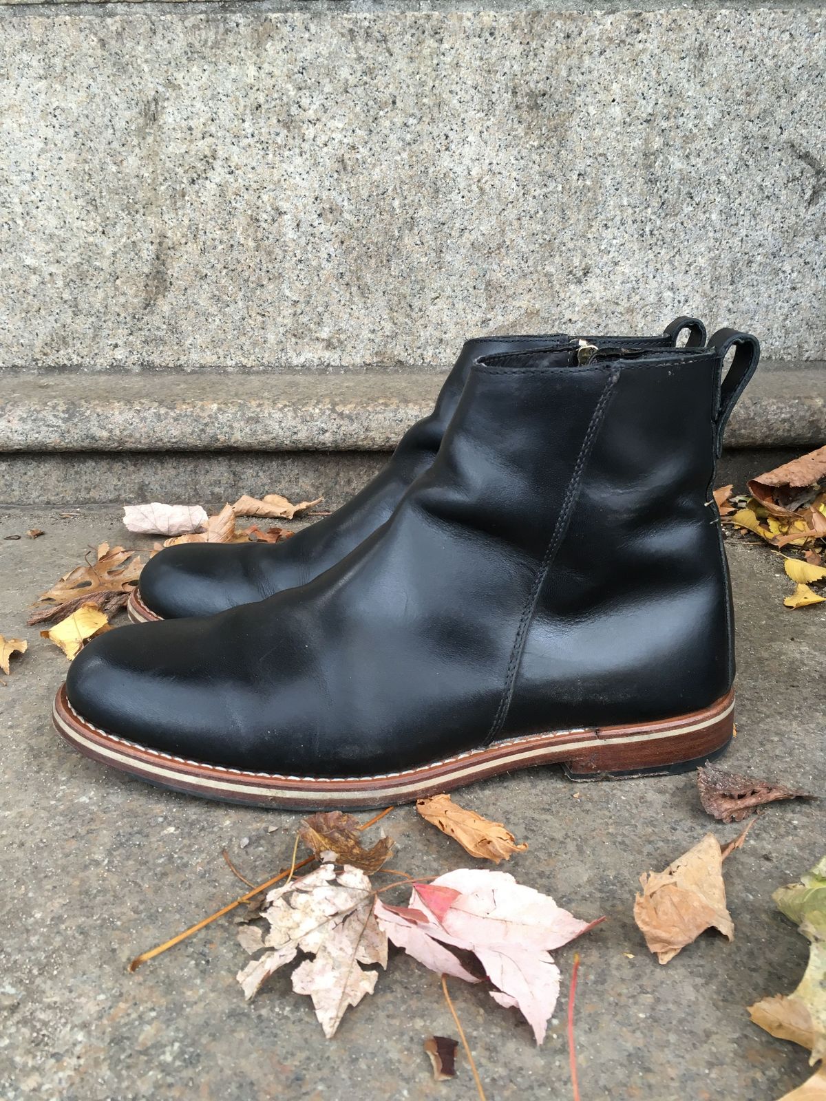 Photo by patinathunderdome on December 1, 2021 of the HELM Boots The Pablo in B' Leather Black Balthazar.