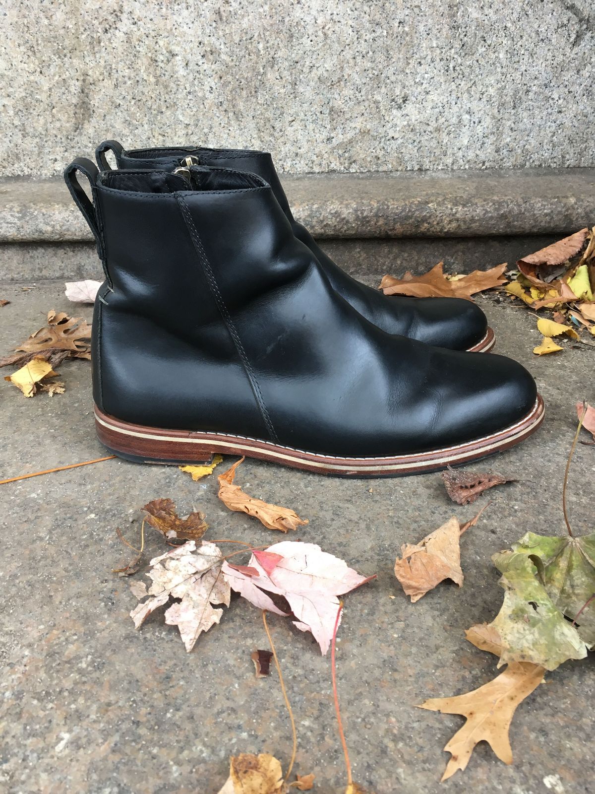 Photo by patinathunderdome on December 1, 2021 of the HELM Boots The Pablo in B' Leather Black Balthazar.