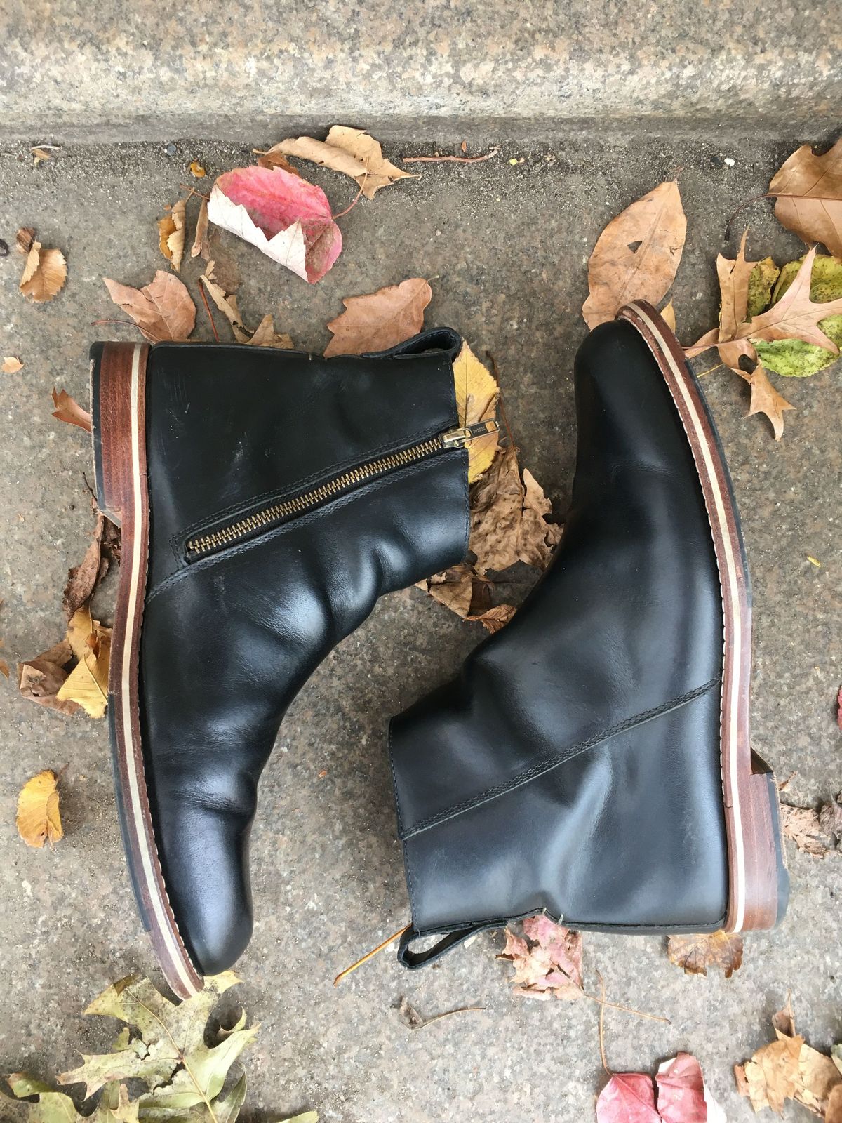 Photo by patinathunderdome on December 1, 2021 of the HELM Boots The Pablo in B' Leather Black Balthazar.