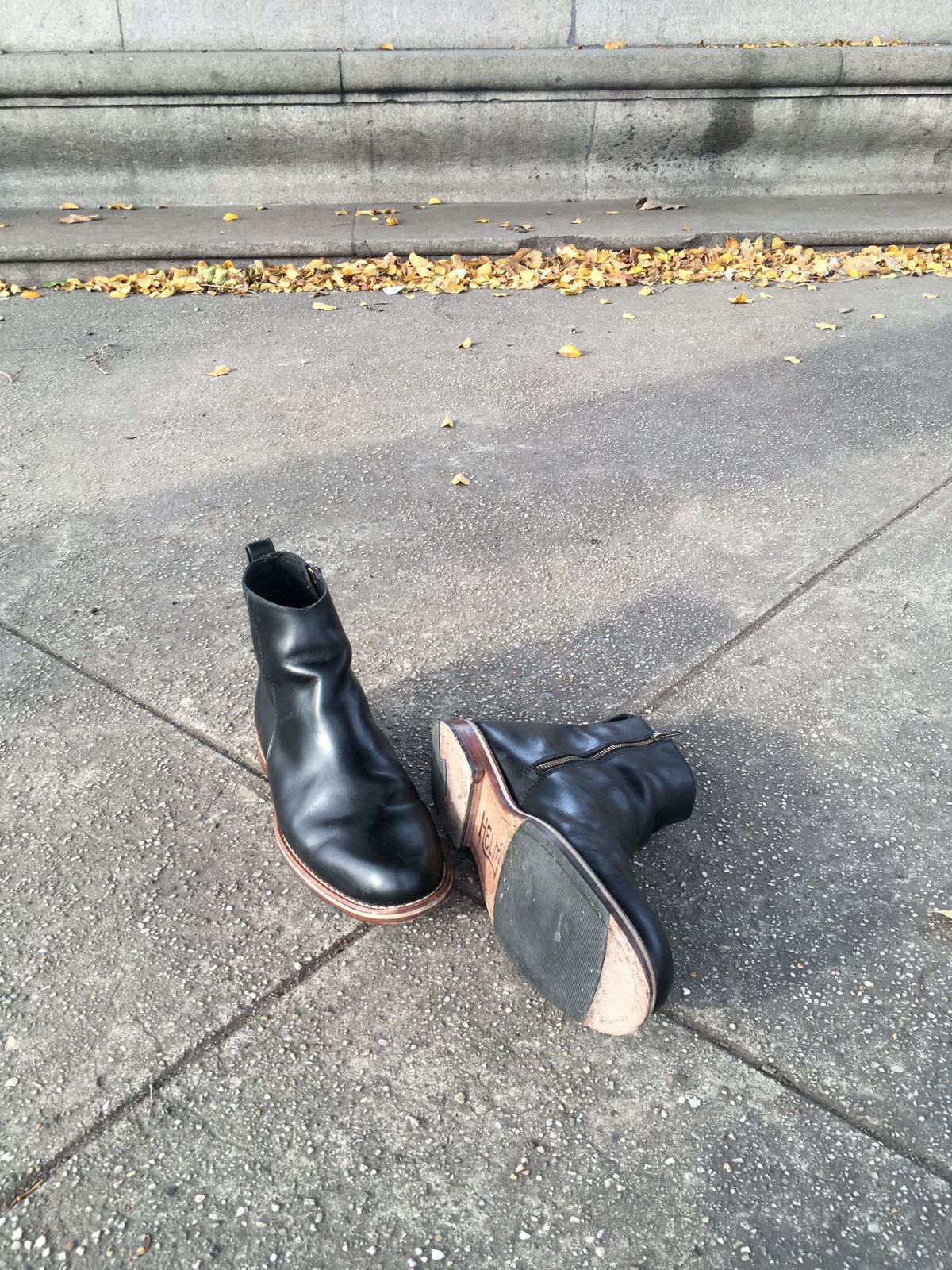 Photo by patinathunderdome on December 1, 2021 of the HELM Boots The Pablo in B' Leather Black Balthazar.