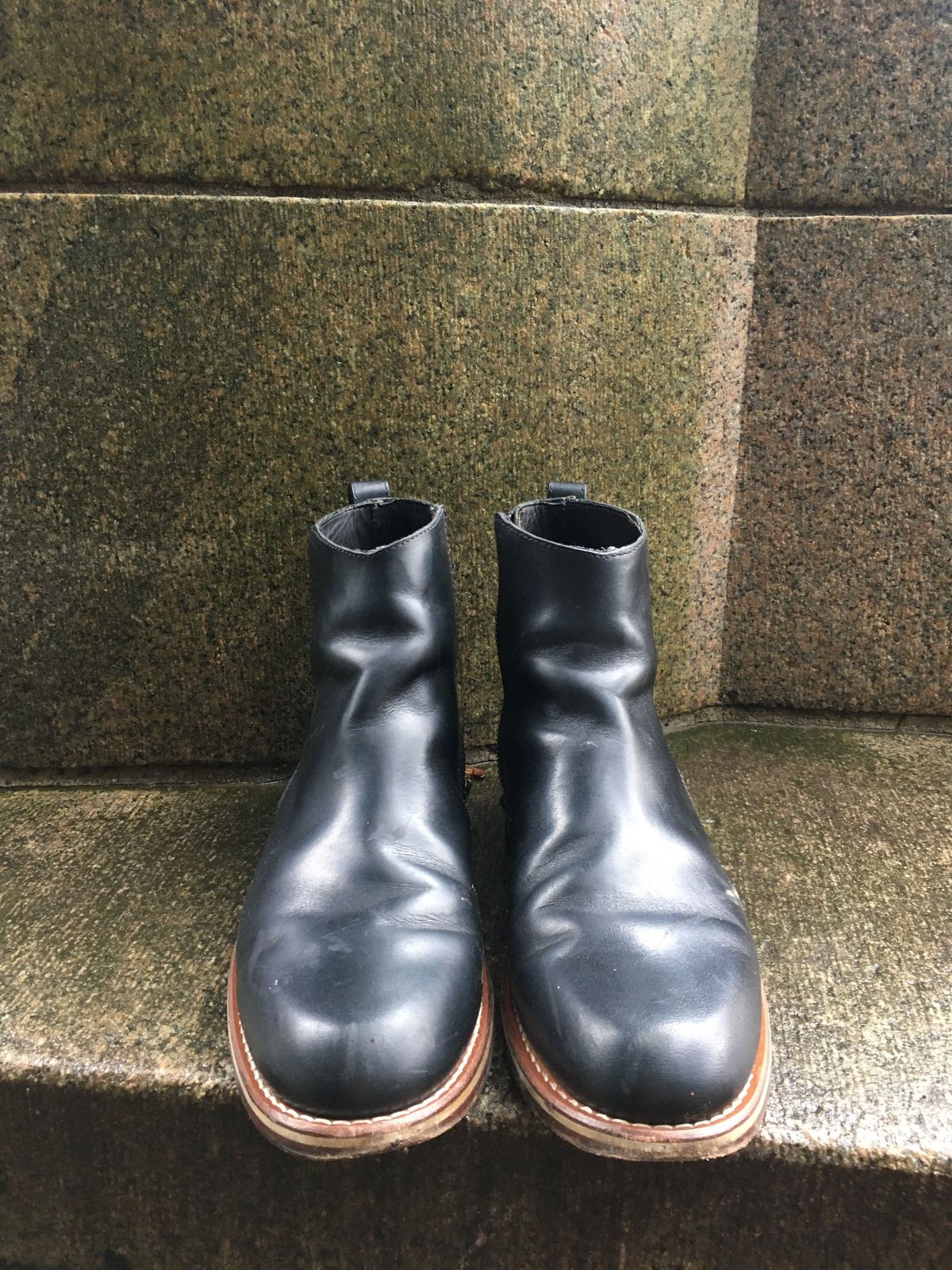 Photo by patinathunderdome on January 3, 2022 of the HELM Boots The Pablo in B' Leather Black Balthazar.