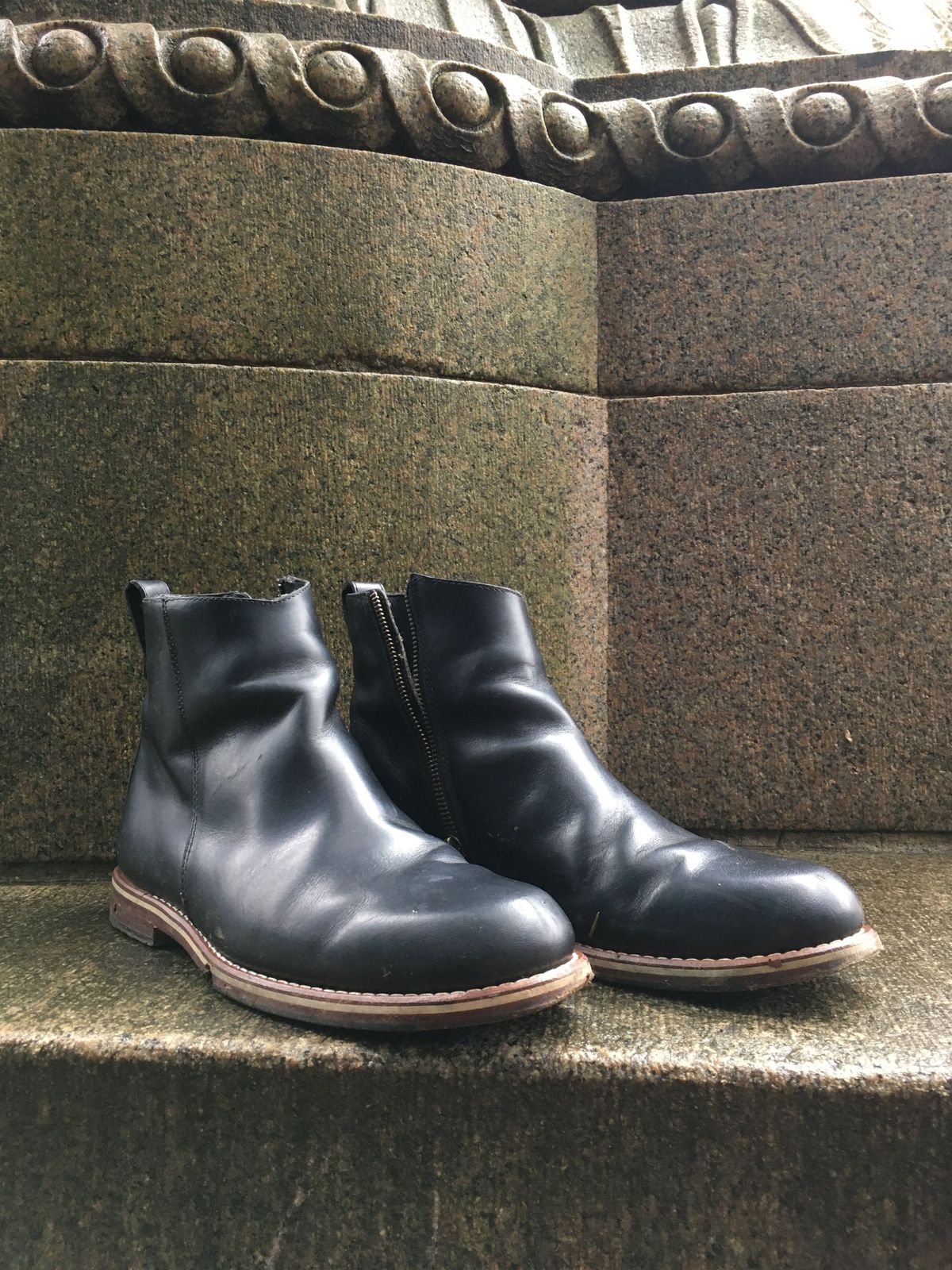 Photo by patinathunderdome on January 3, 2022 of the HELM Boots The Pablo in B' Leather Black Balthazar.