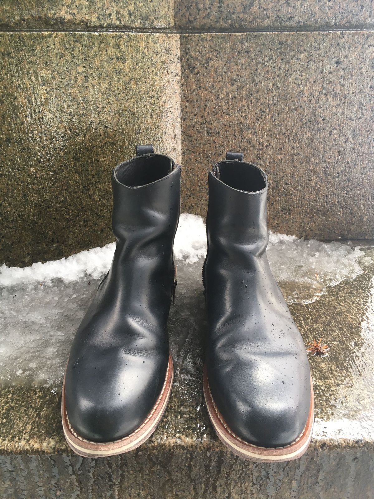 Photo by patinathunderdome on February 3, 2022 of the HELM Boots The Pablo in B' Leather Black Balthazar.