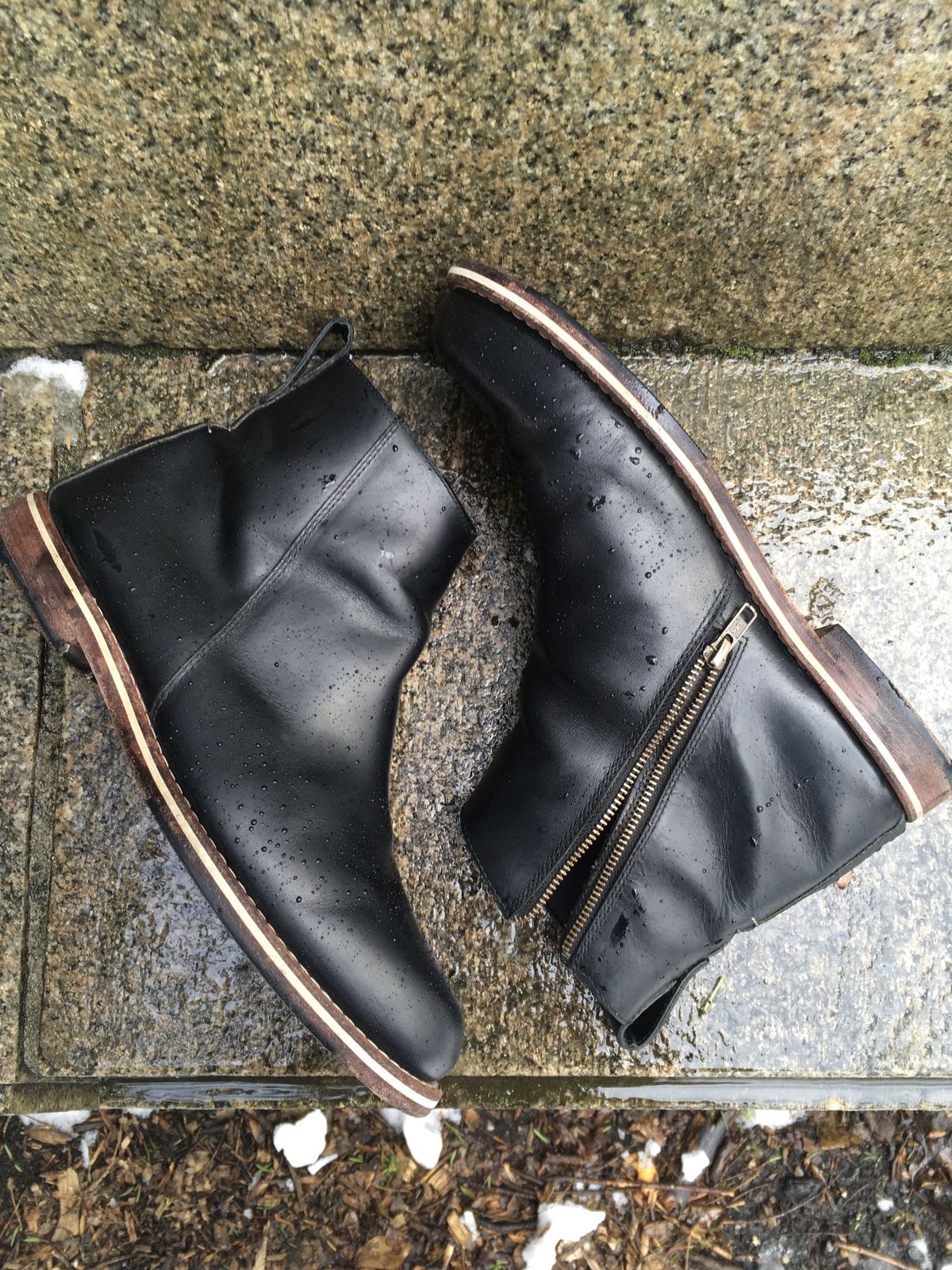 Photo by patinathunderdome on February 3, 2022 of the HELM Boots The Pablo in B' Leather Black Balthazar.
