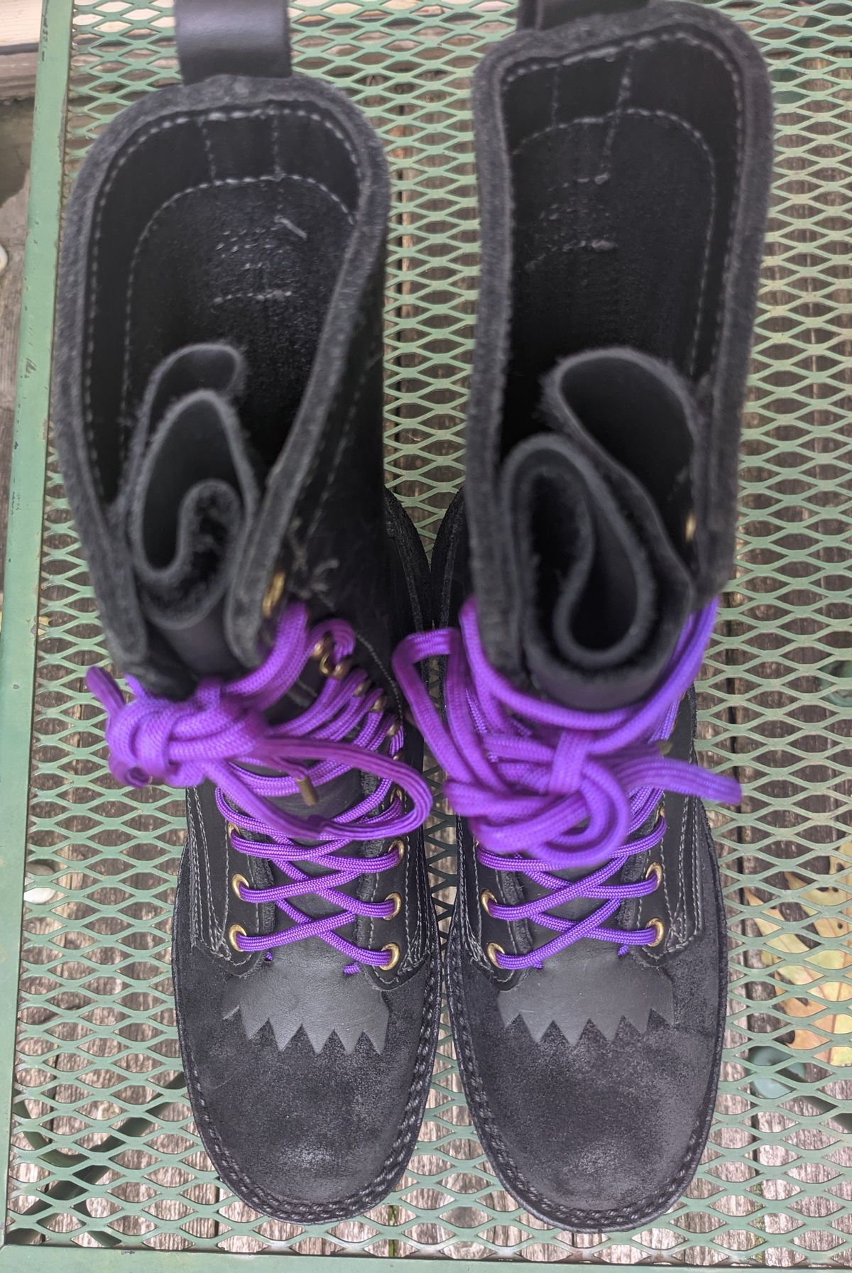 Photo by patinathunderdome on September 30, 2021 of the Nicks Hot Shot in Seidel Black Oil Tan Roughout.