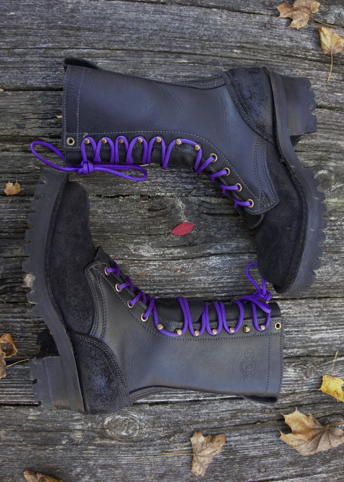 Photo by patinathunderdome on December 5, 2021 of the Nicks Hot Shot in Seidel Black Oil Tan Roughout.