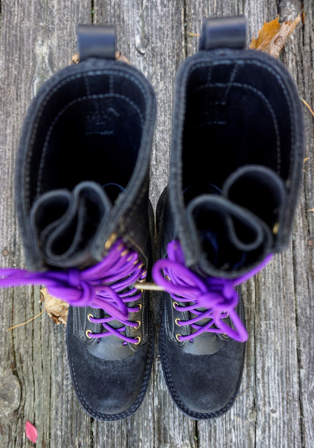 Photo by patinathunderdome on December 5, 2021 of the Nicks Hot Shot in Seidel Black Oil Tan Roughout.