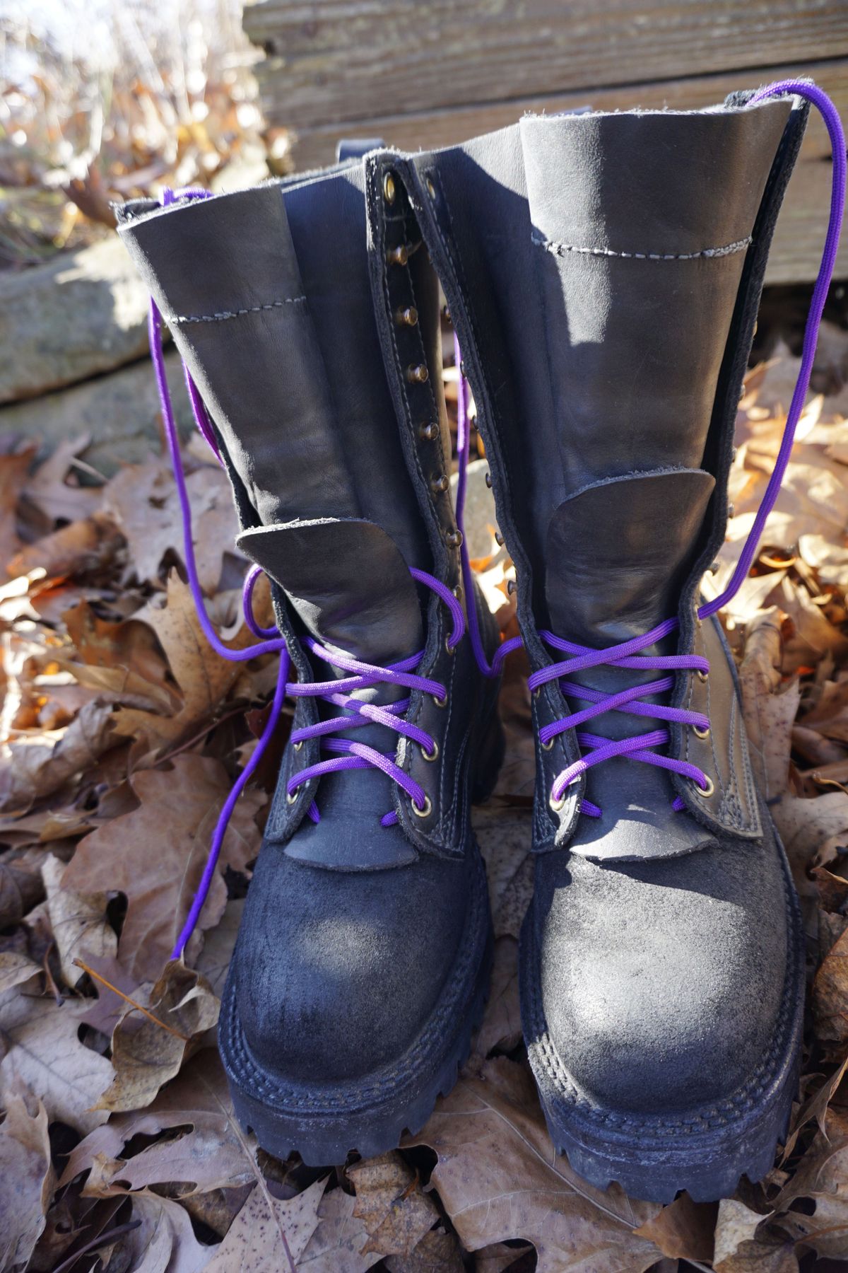 Photo by patinathunderdome on January 5, 2022 of the Nicks Hot Shot in Seidel Black Oil Tan Roughout.