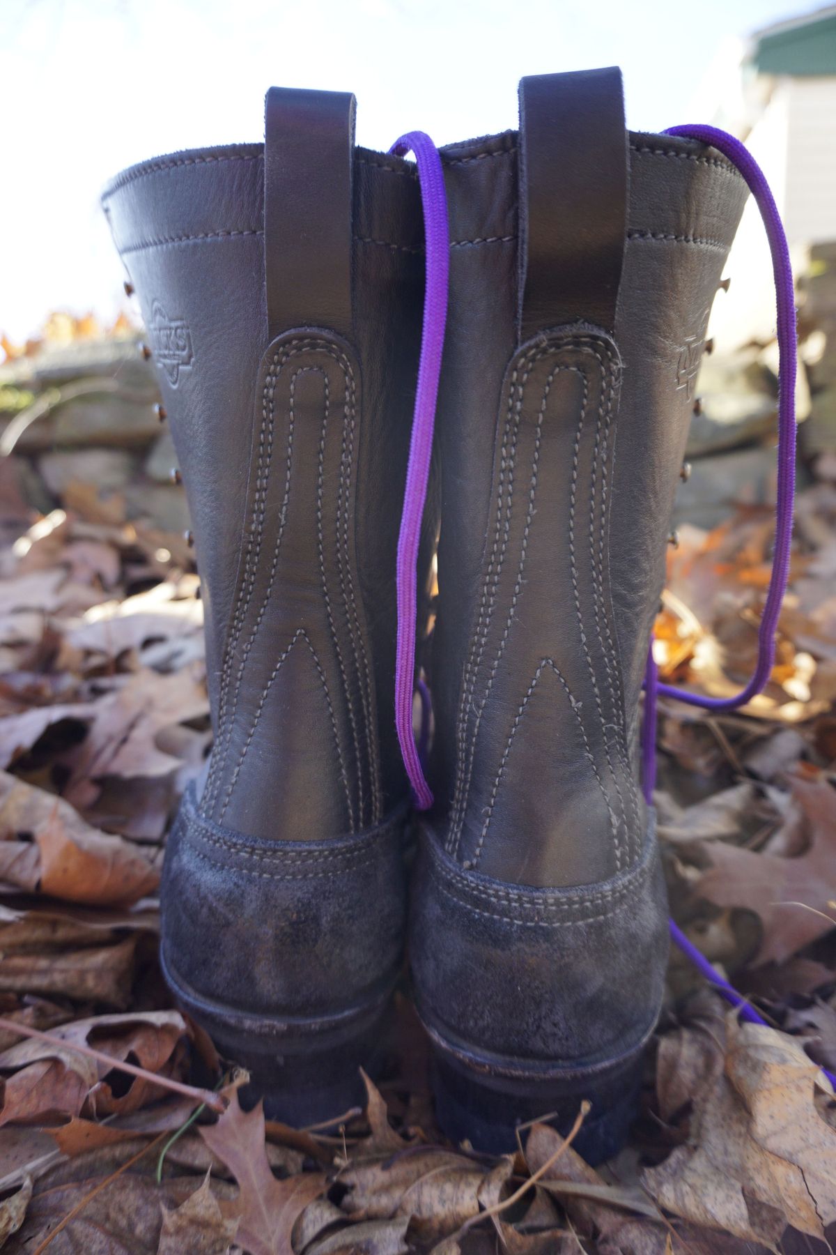 Photo by patinathunderdome on January 5, 2022 of the Nicks Hot Shot in Seidel Black Oil Tan Roughout.