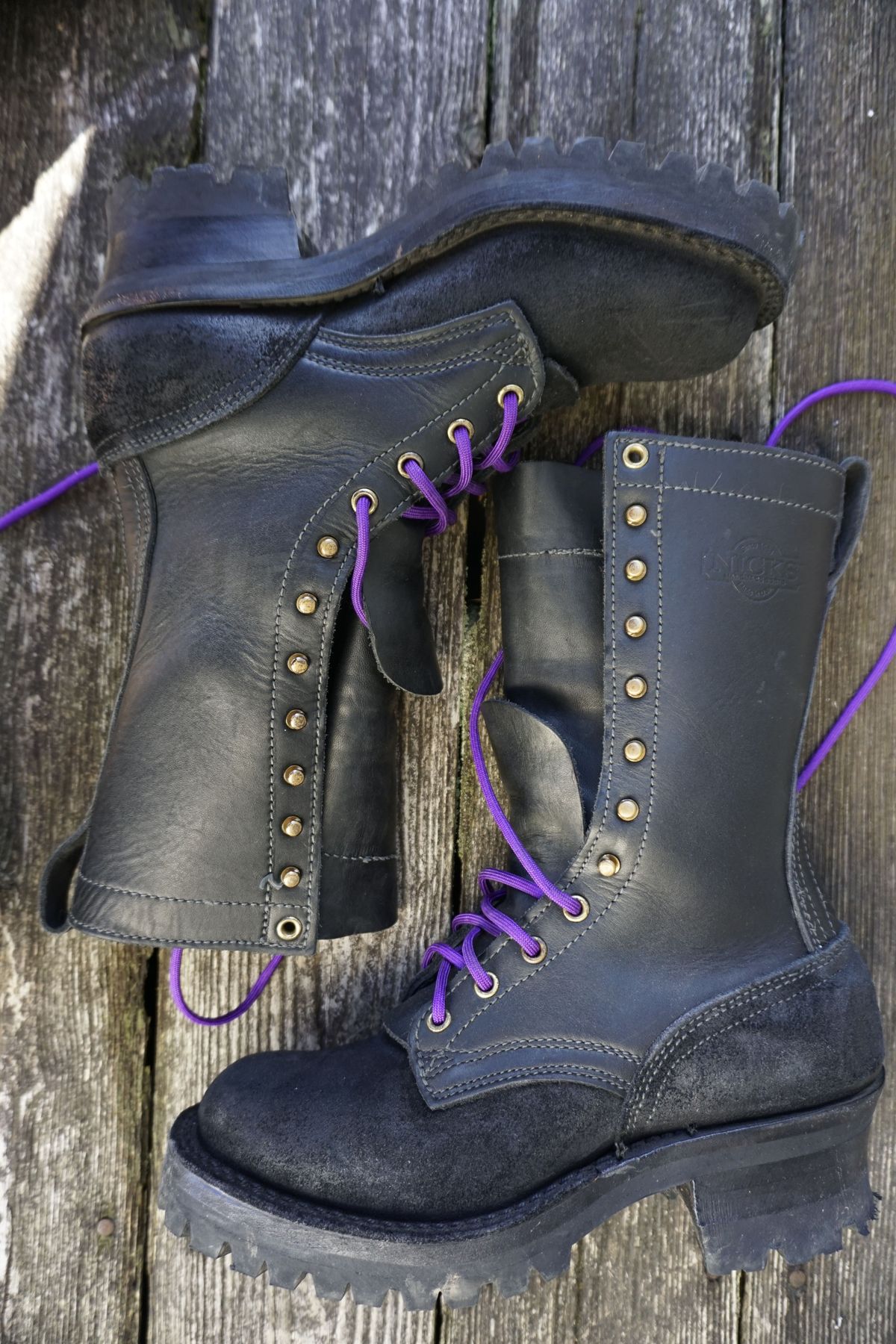 Photo by patinathunderdome on January 5, 2022 of the Nicks Hot Shot in Seidel Black Oil Tan Roughout.