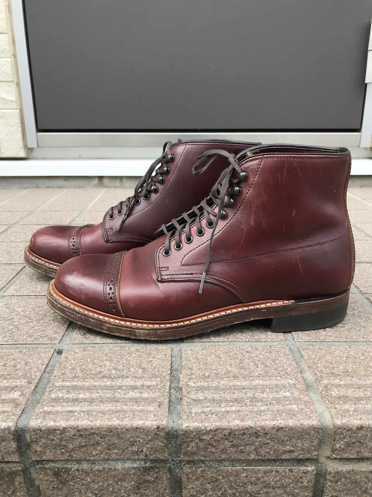 Photo by patinathunderdome on November 2, 2021 of the Brother Bridge Phillips in Horween Burgundy Chromexcel.