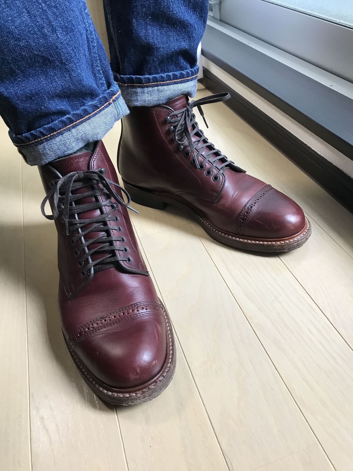 Photo by patinathunderdome on November 2, 2021 of the Brother Bridge Phillips in Horween Burgundy Chromexcel.