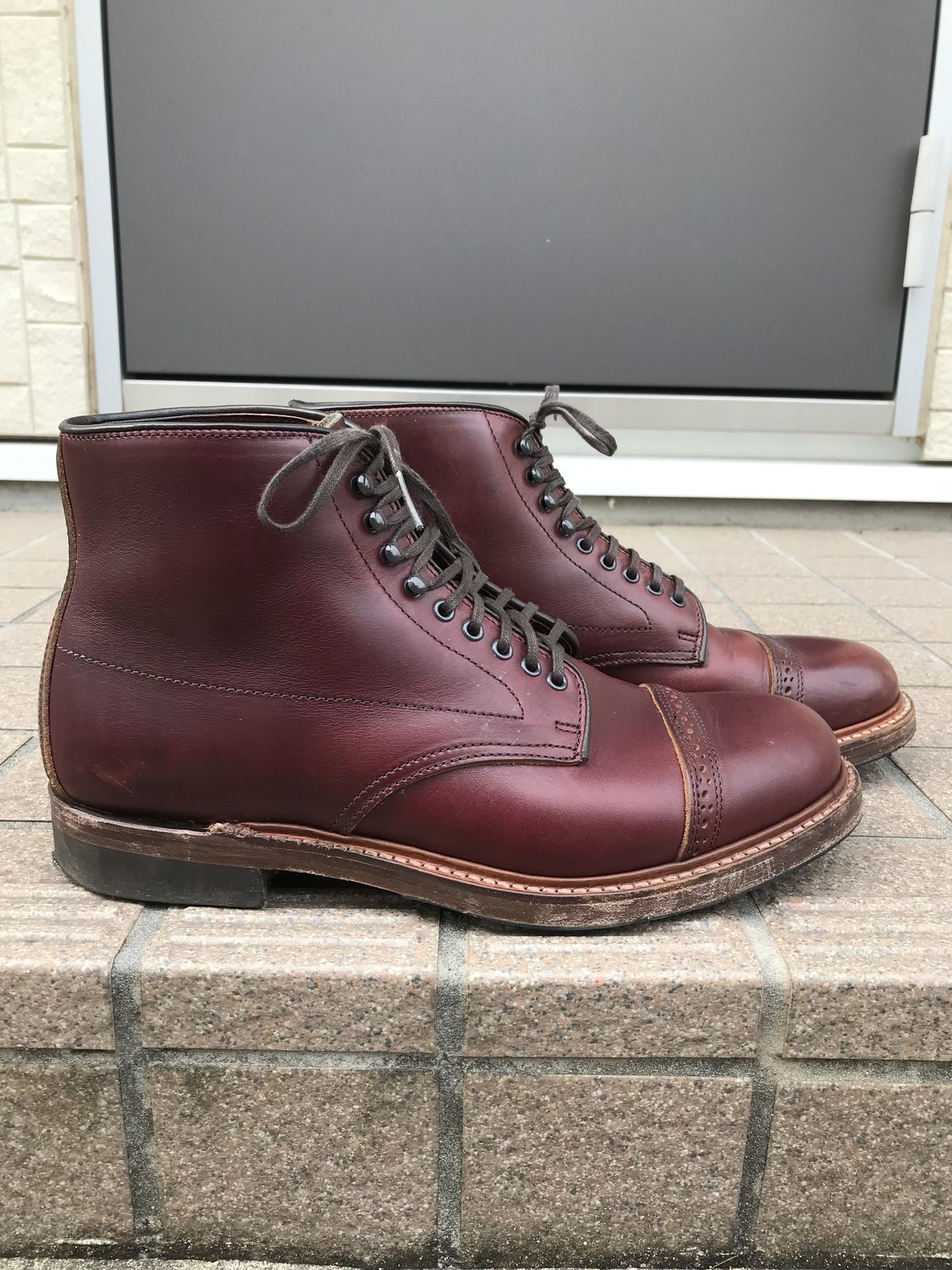 Photo by patinathunderdome on November 2, 2021 of the Brother Bridge Phillips in Horween Burgundy Chromexcel.