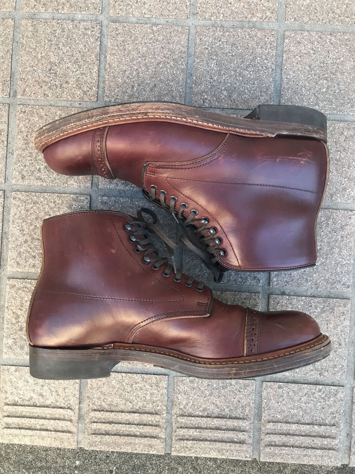 Photo by patinathunderdome on January 5, 2022 of the Brother Bridge Phillips in Horween Burgundy Chromexcel.