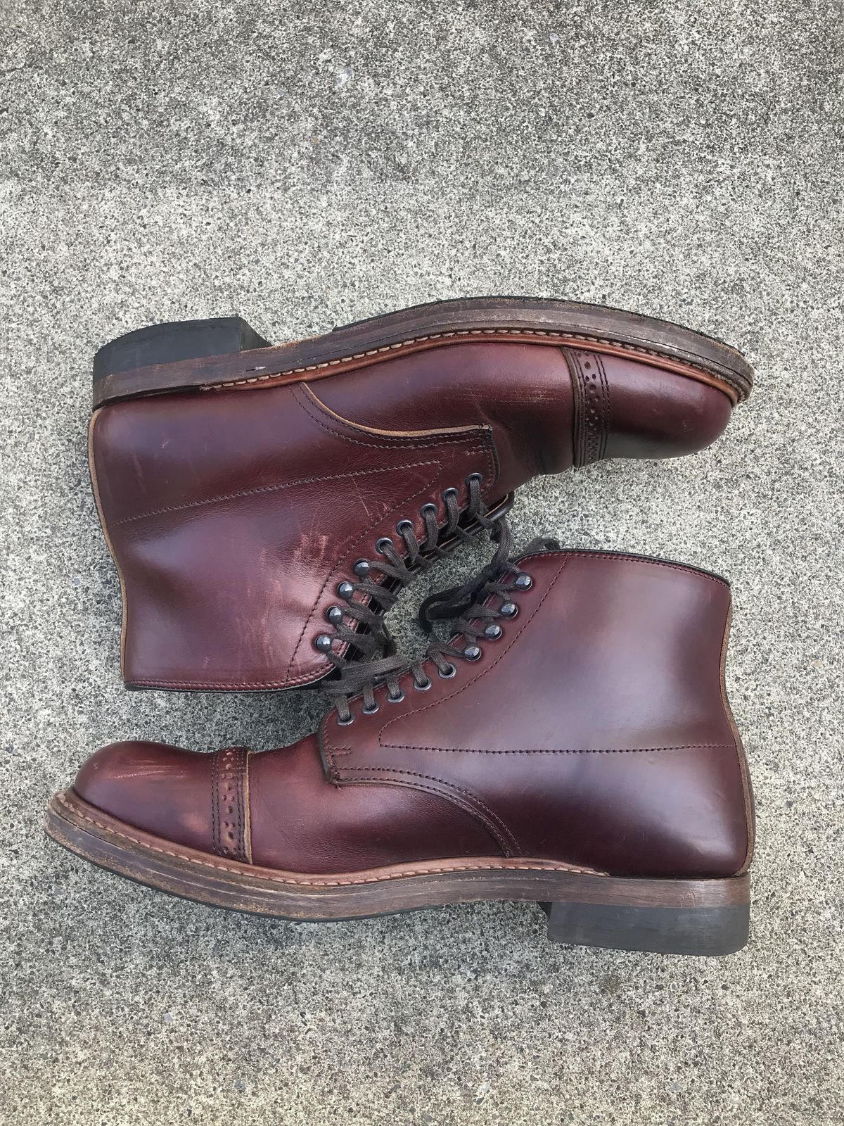 Photo by patinathunderdome on March 5, 2022 of the Brother Bridge Phillips in Horween Burgundy Chromexcel.