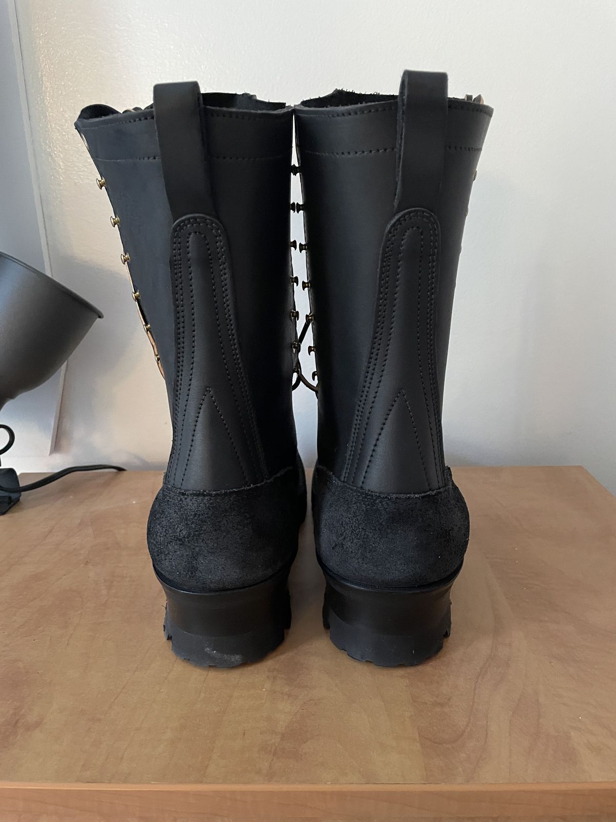 Photo by patinathunderdome on October 5, 2021 of the Nicks BuilderPro in Seidel Black Oil Tan Roughout.