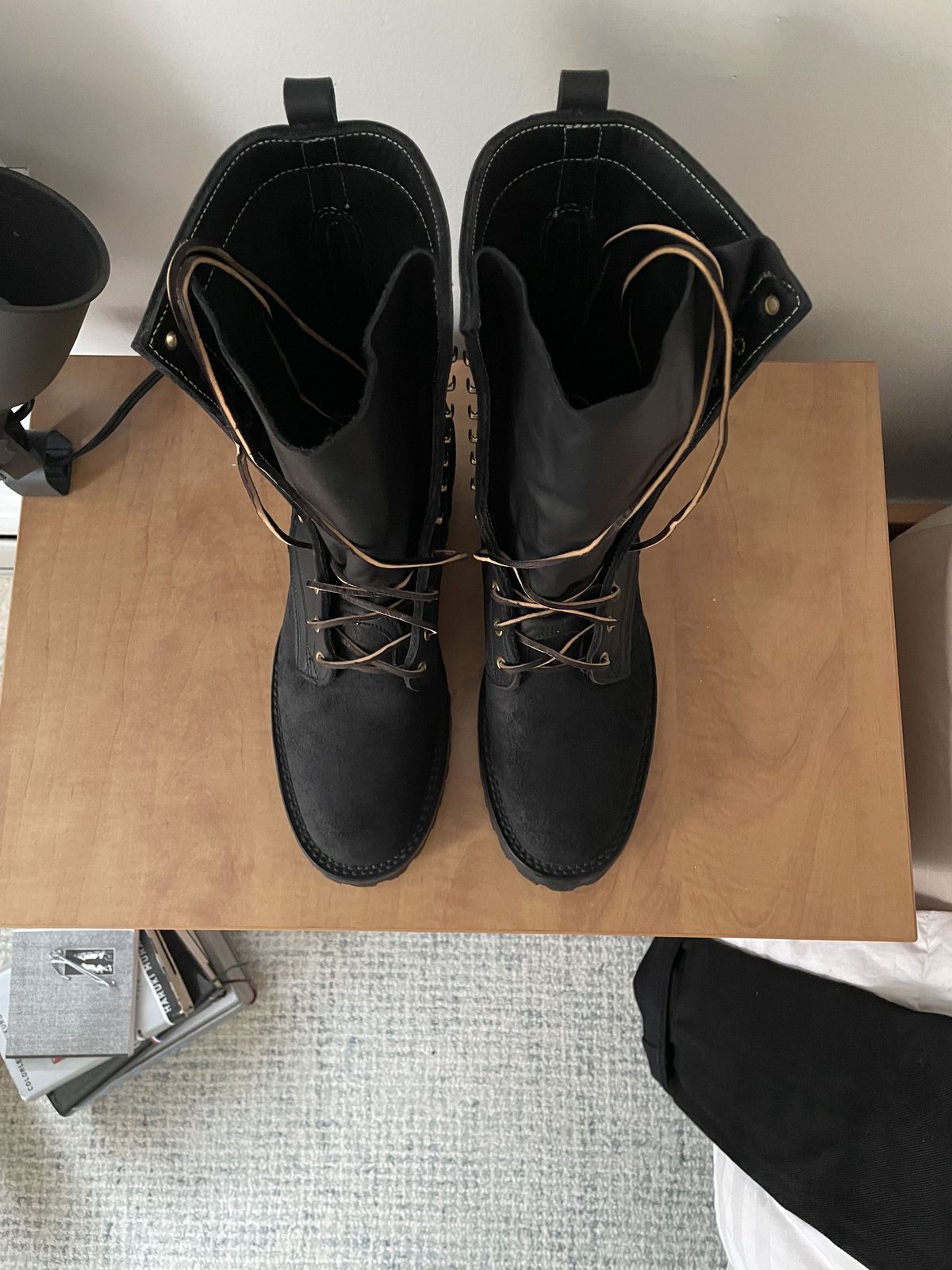 Photo by patinathunderdome on October 5, 2021 of the Nicks BuilderPro in Seidel Black Oil Tan Roughout.