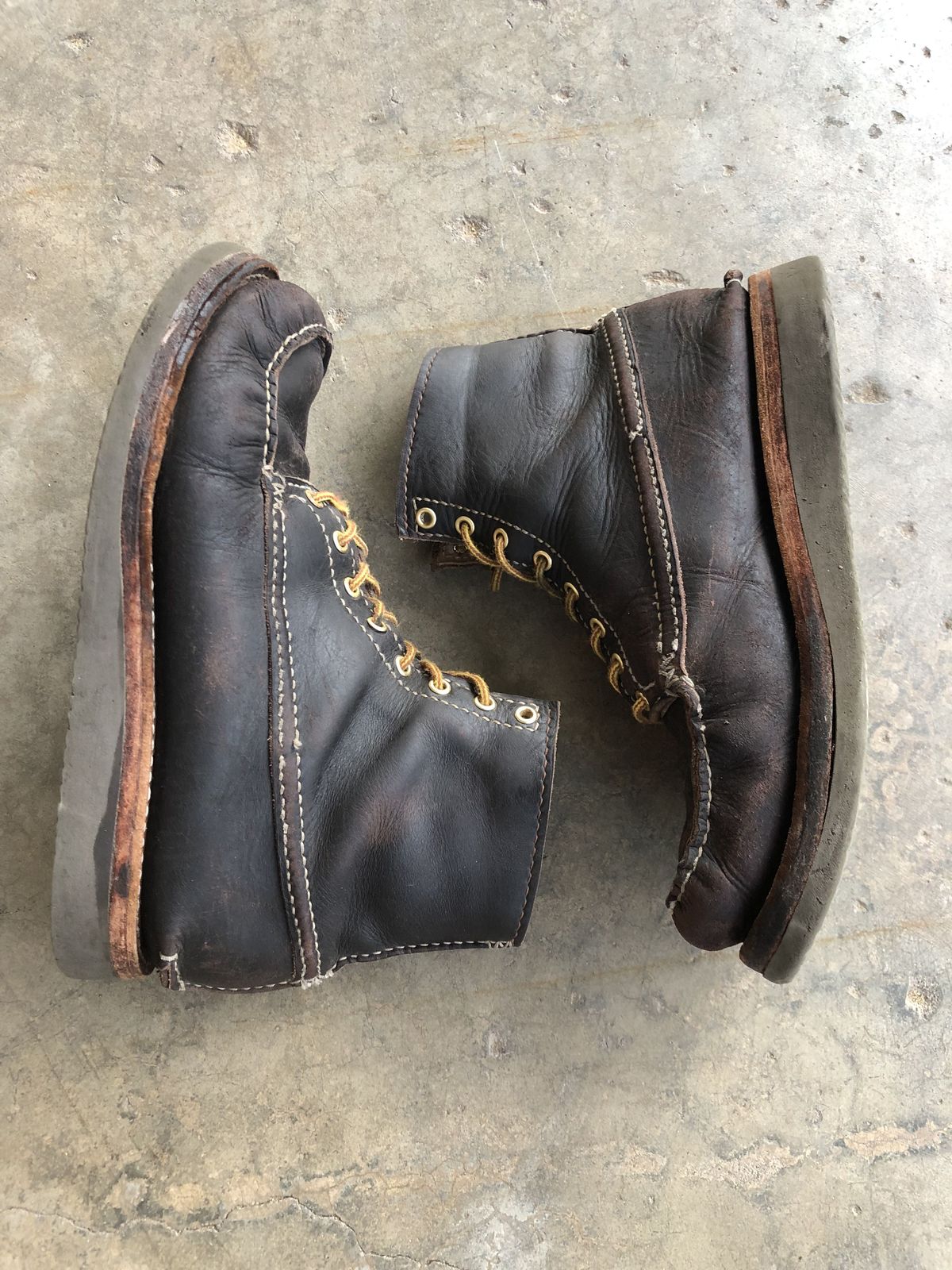 Photo by patinathunderdome on February 6, 2022 of the Self-Made in Horween Dark Brown Latigo.