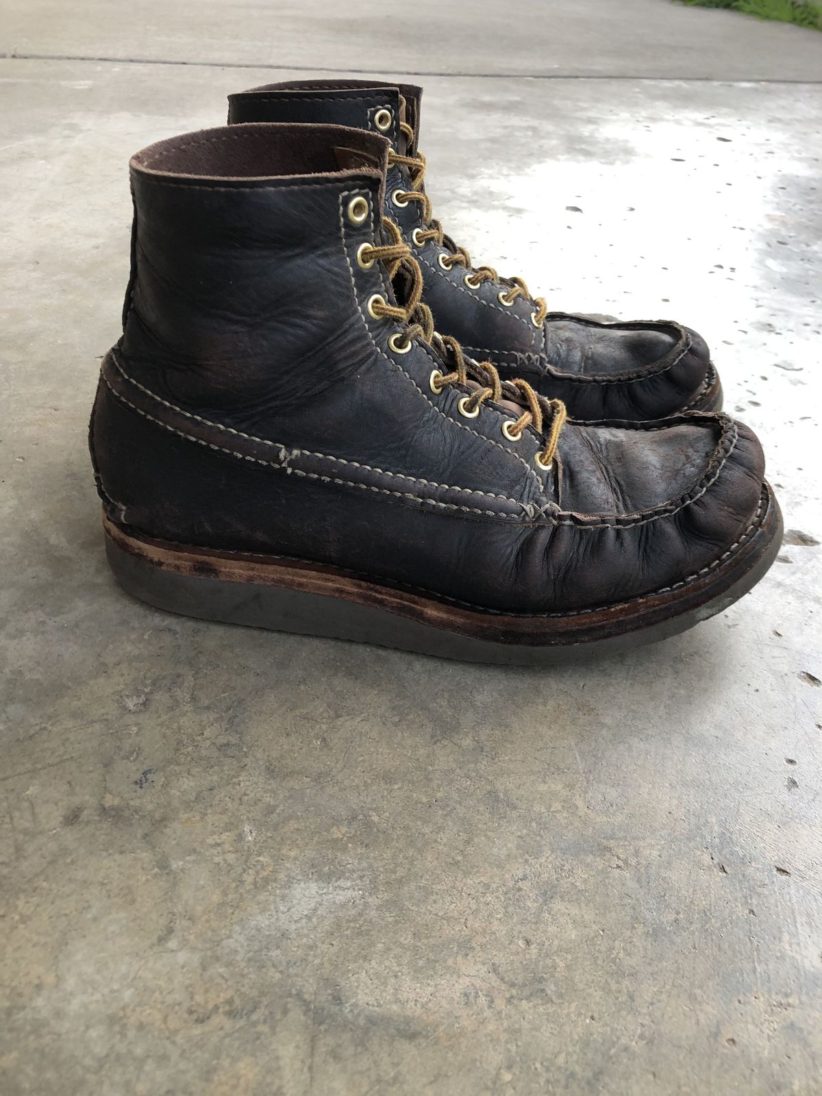 Photo by patinathunderdome on February 6, 2022 of the Self-Made in Horween Dark Brown Latigo.