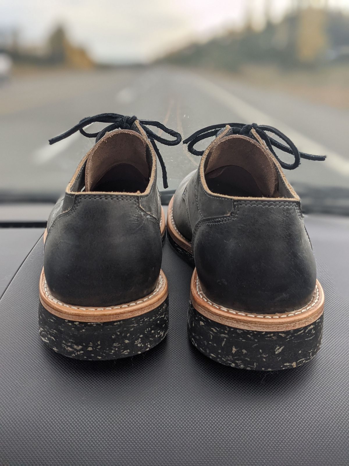 Photo by patinathunderdome on September 30, 2021 of the Oak Street Bootmakers Trench Oxford in Seidel Carbon Bark Veg Retan.