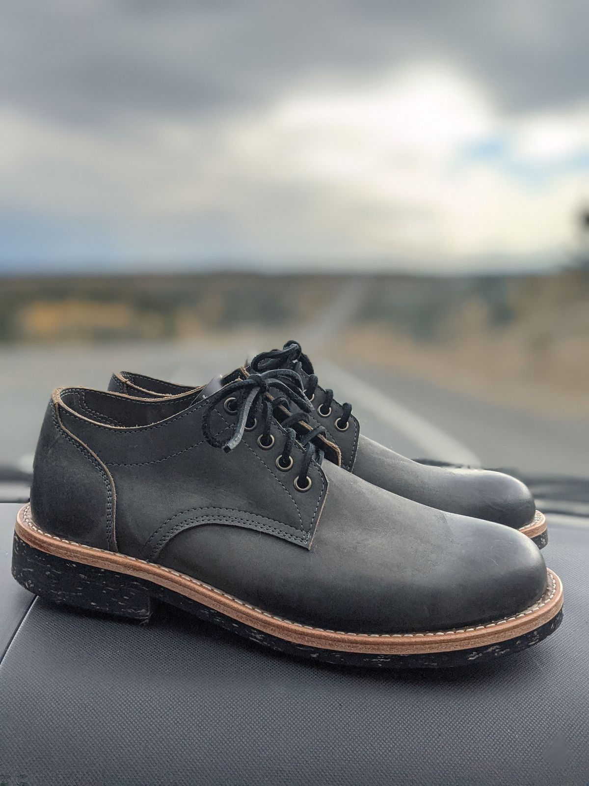 Photo by patinathunderdome on September 30, 2021 of the Oak Street Bootmakers Trench Oxford in Seidel Carbon Bark Veg Retan.