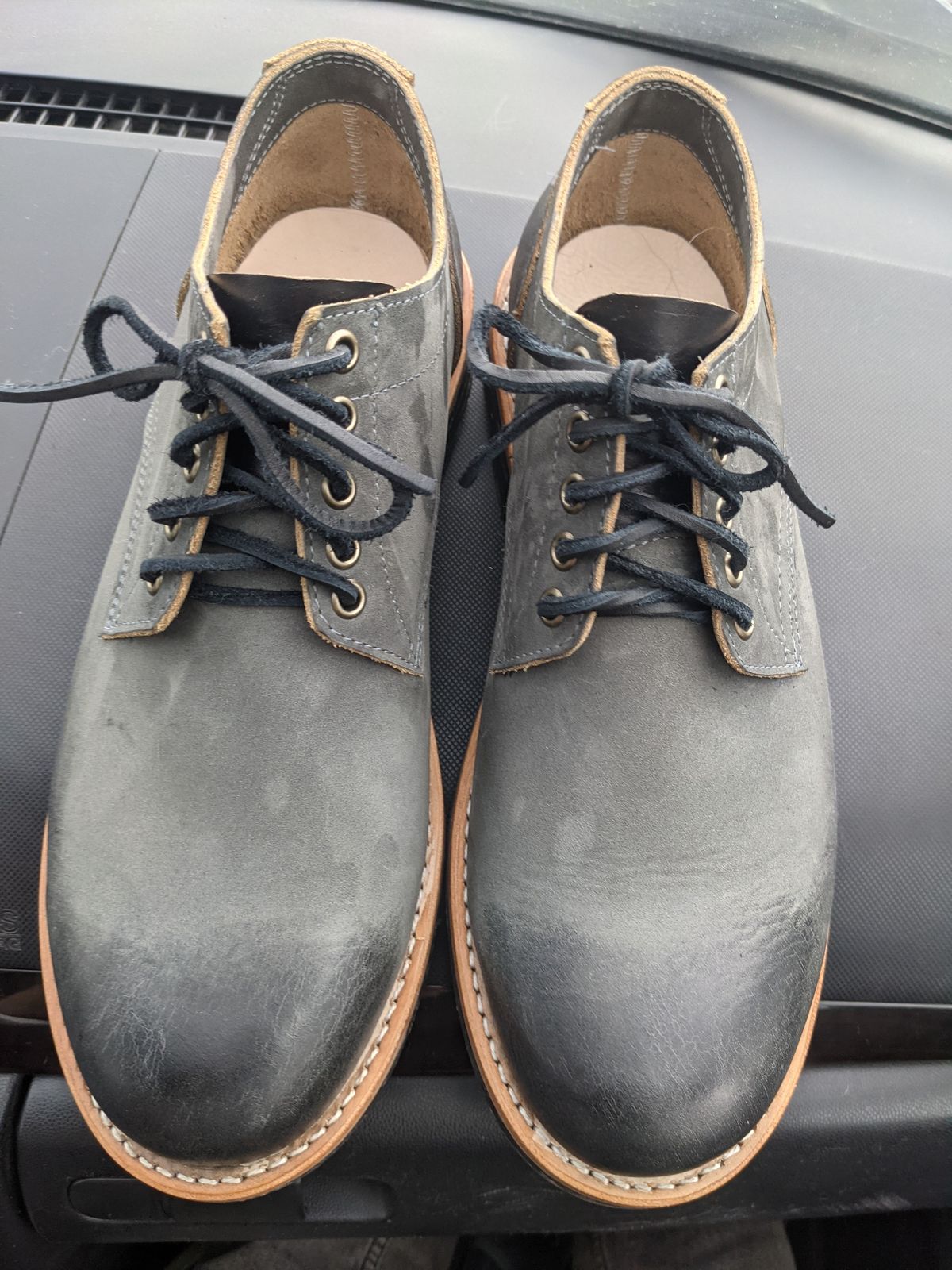 Photo by patinathunderdome on September 30, 2021 of the Oak Street Bootmakers Trench Oxford in Seidel Carbon Bark Veg Retan.