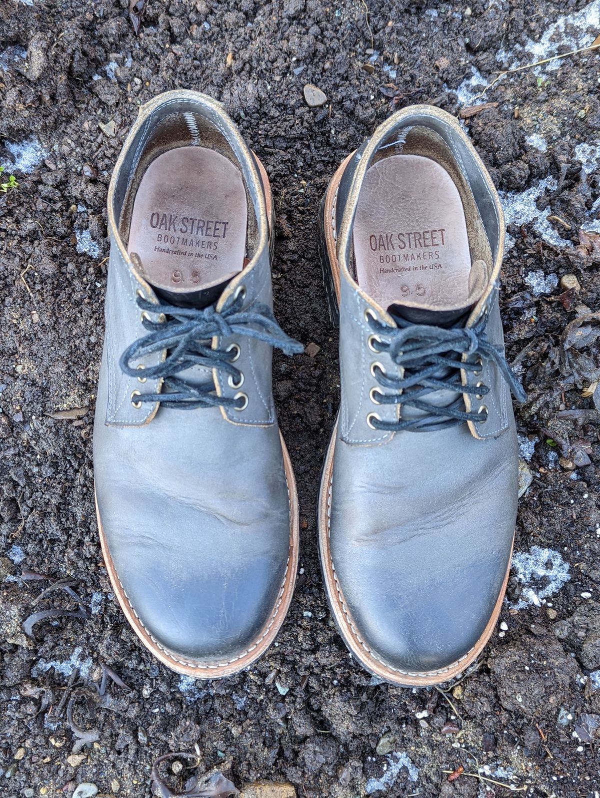 Photo by patinathunderdome on November 3, 2021 of the Oak Street Bootmakers Trench Oxford in Seidel Carbon Bark Veg Retan.
