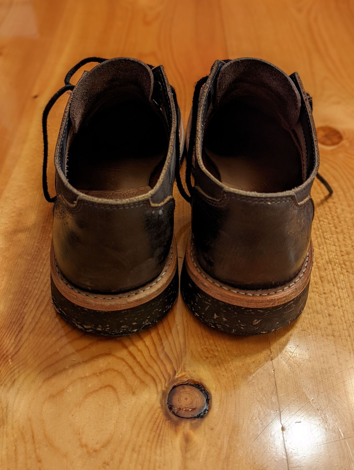 Photo by patinathunderdome on December 5, 2021 of the Oak Street Bootmakers Trench Oxford in Seidel Carbon Bark Veg Retan.