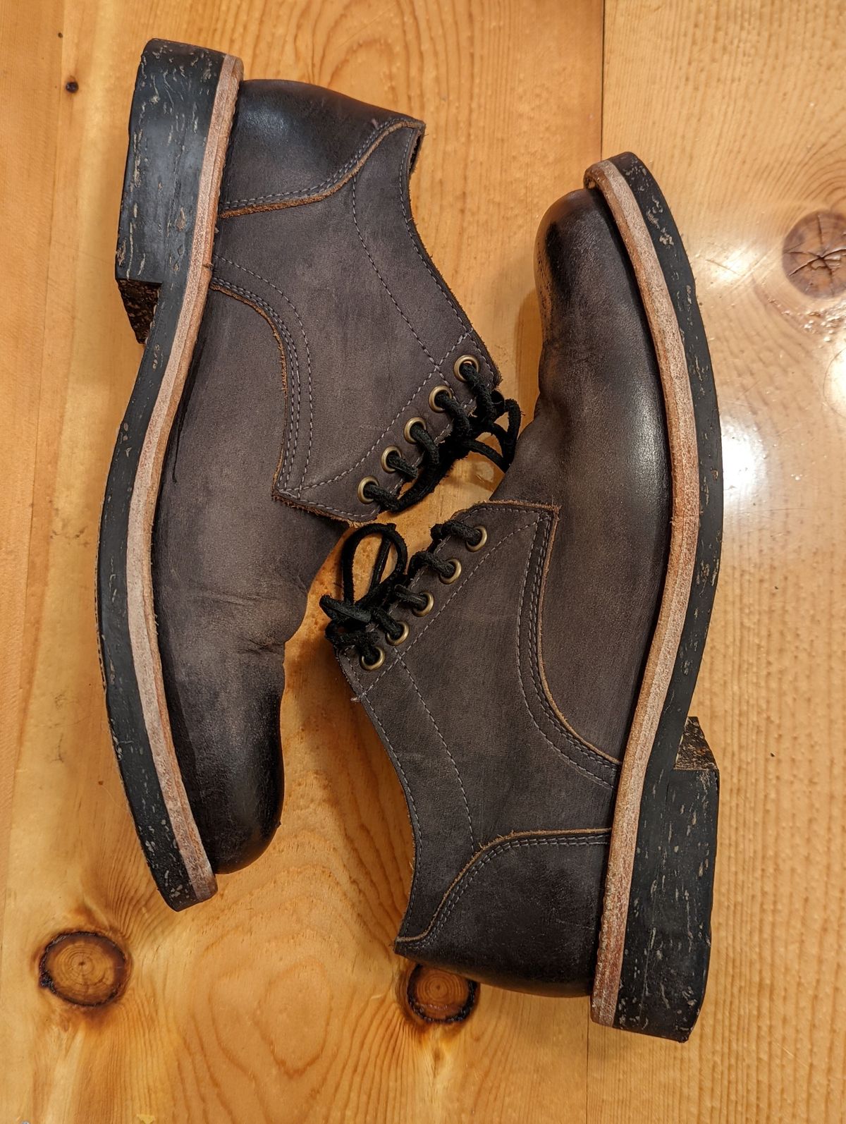 Photo by patinathunderdome on January 5, 2022 of the Oak Street Bootmakers Trench Oxford in Seidel Carbon Bark Veg Retan.